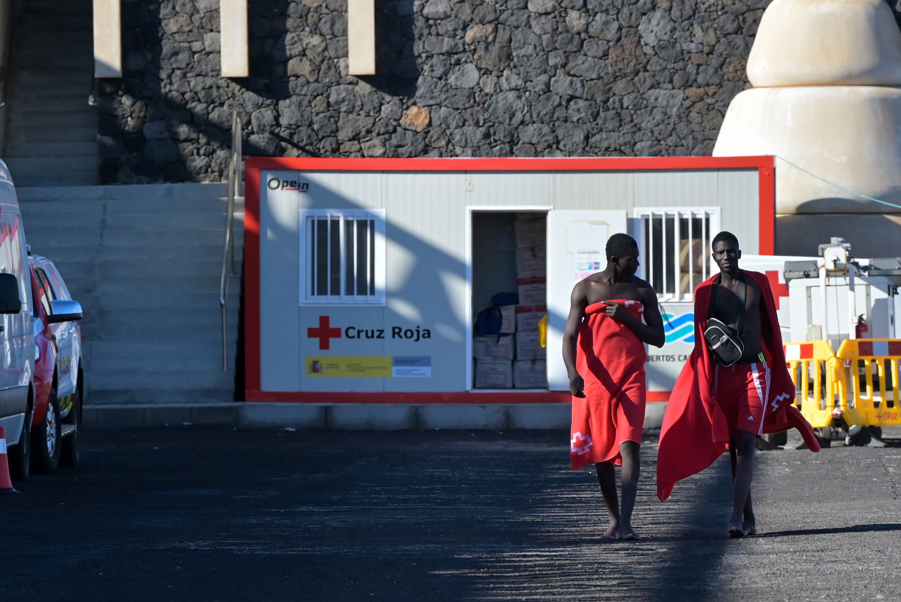 Salvamento Marítimo rescata en la mañana de hoy, a 110 personas en un Cayuco en aguas cercanas a El Hierro