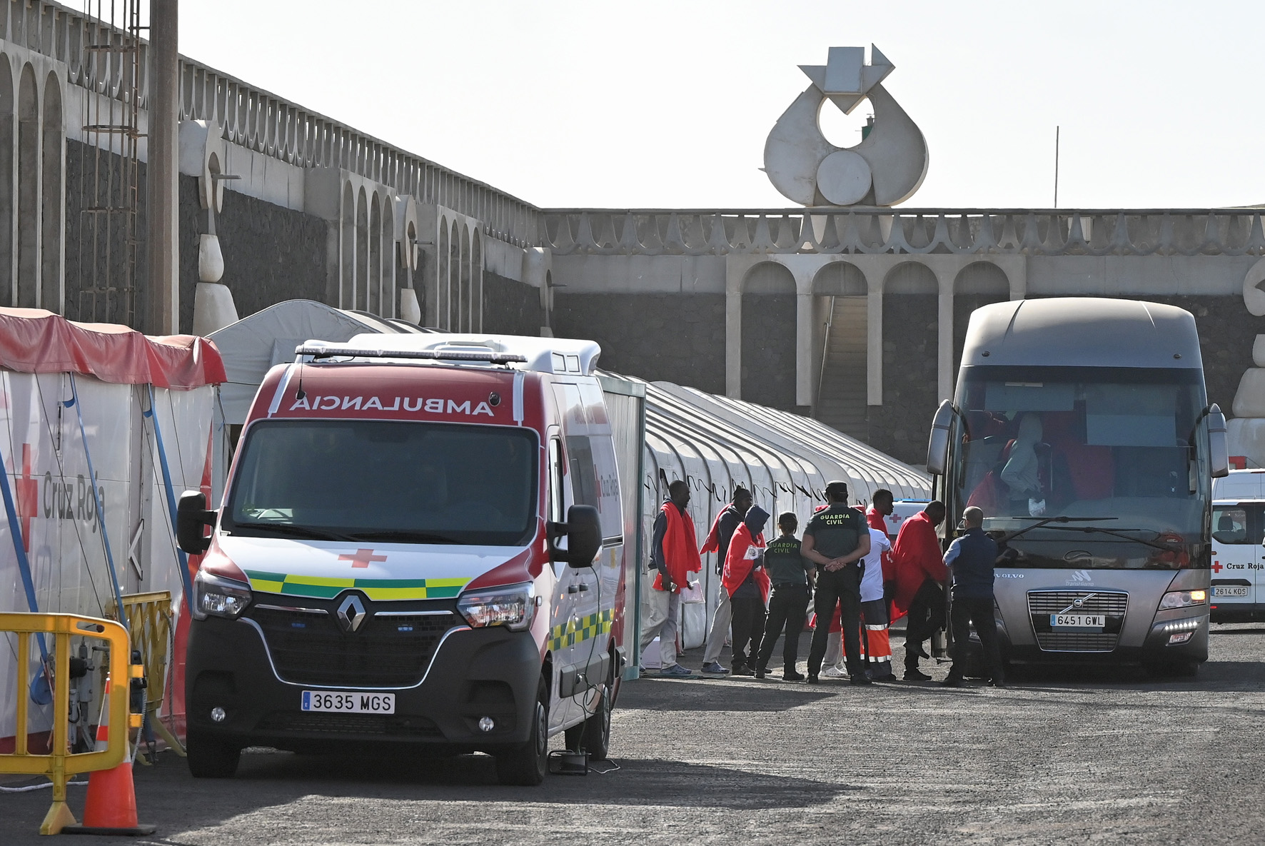 Salvamento Marítimo rescata un cayuco con 52 inmigrantes, en aguas próximas a la isla en la tarde de hoy