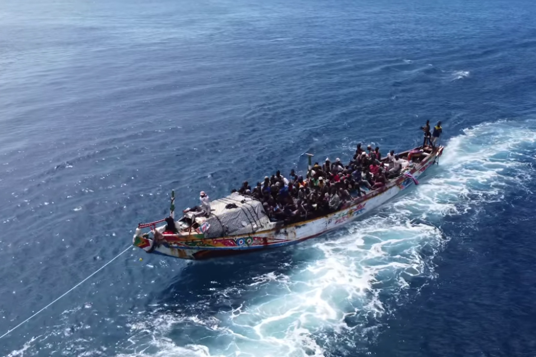 Salvamar rescata una nueva embarcación irregular con 103 inmigrantes en aguas cercanas a El Hierro