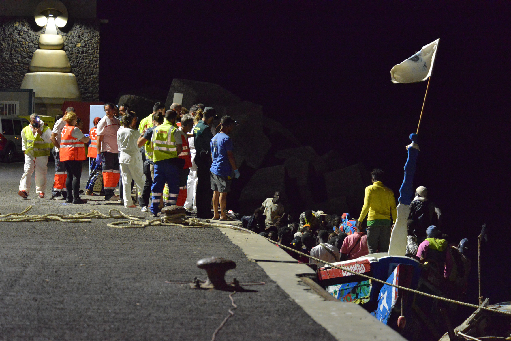 La Salvamar Adhara rescata a 44 inmigrantes en la noche de ayer