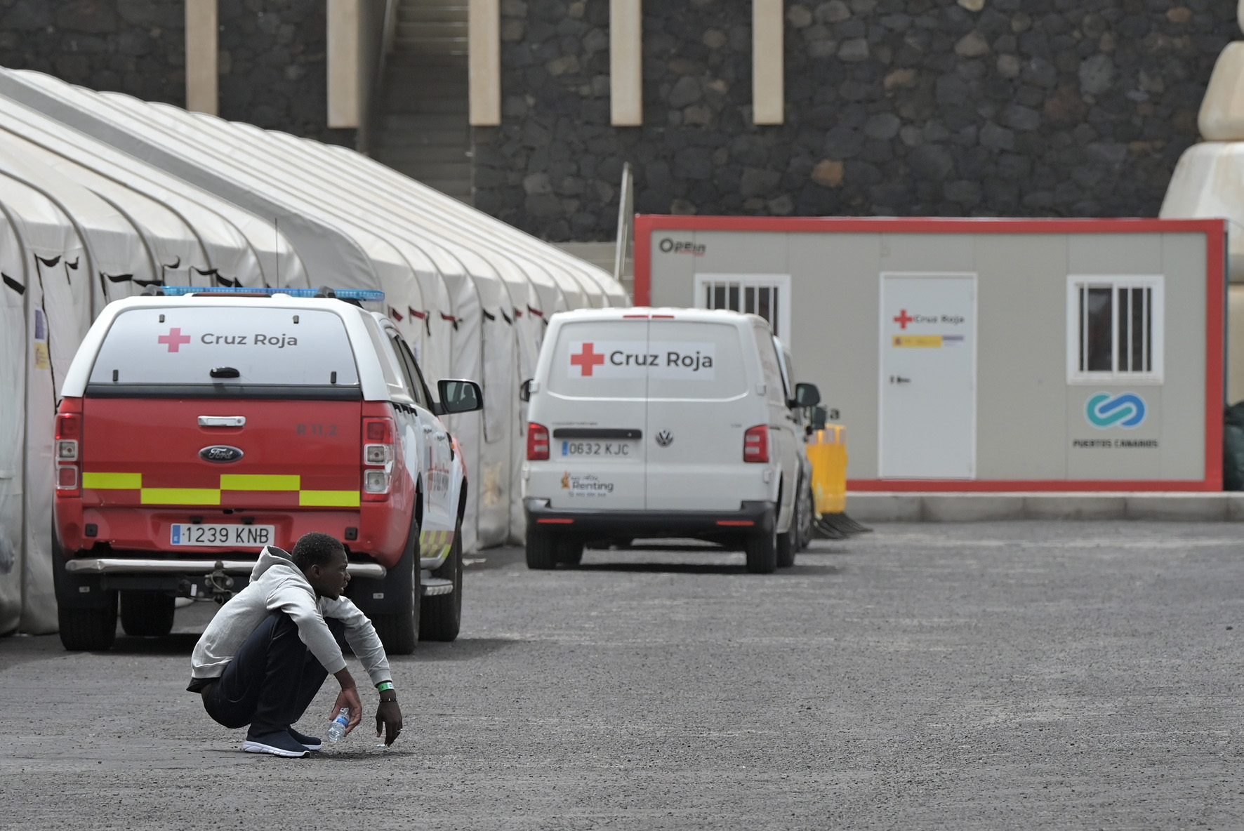 Salvamento Marítimo rescata un cayuco, con 72 personas, en aguas cercanas a El Hierro