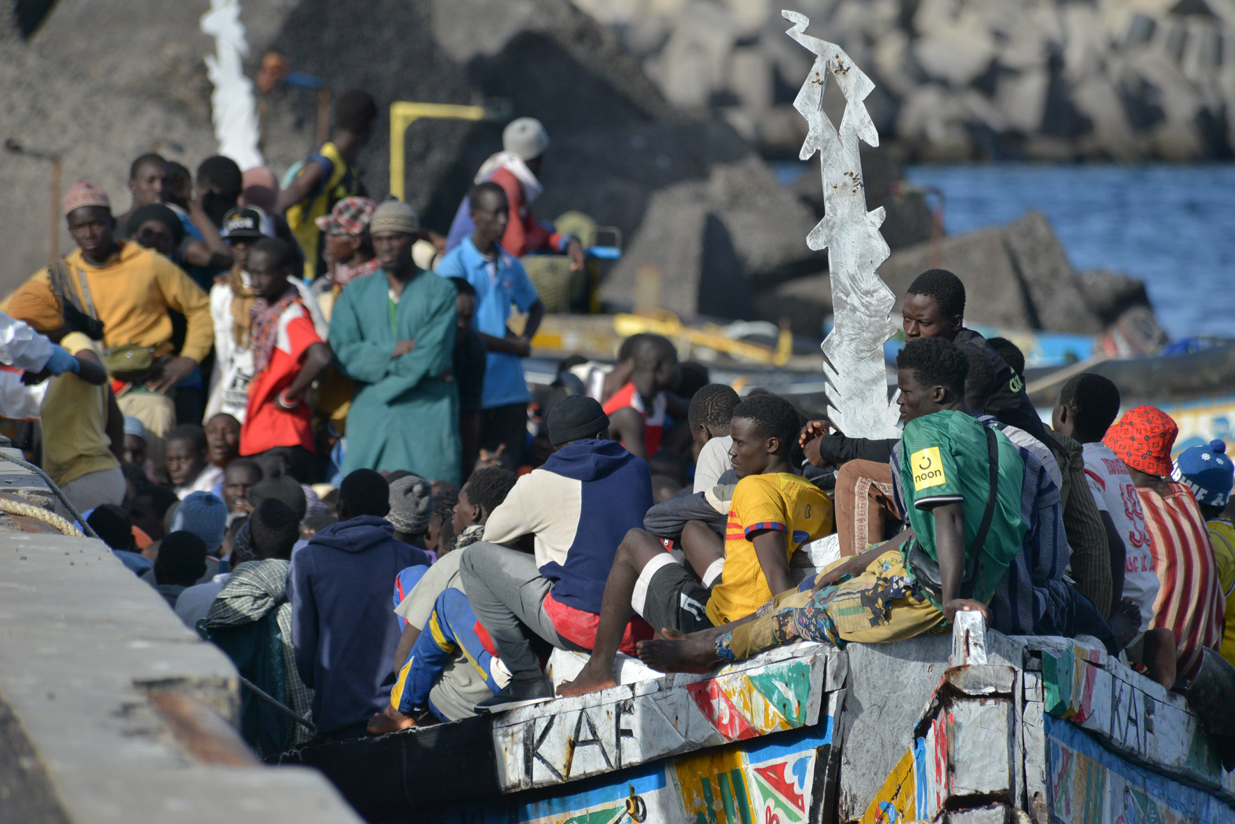 Salvamar y Guardia Civil rescatan hoy a 327 personas en dos embarcaciones en aguas cercanas a El Hierro