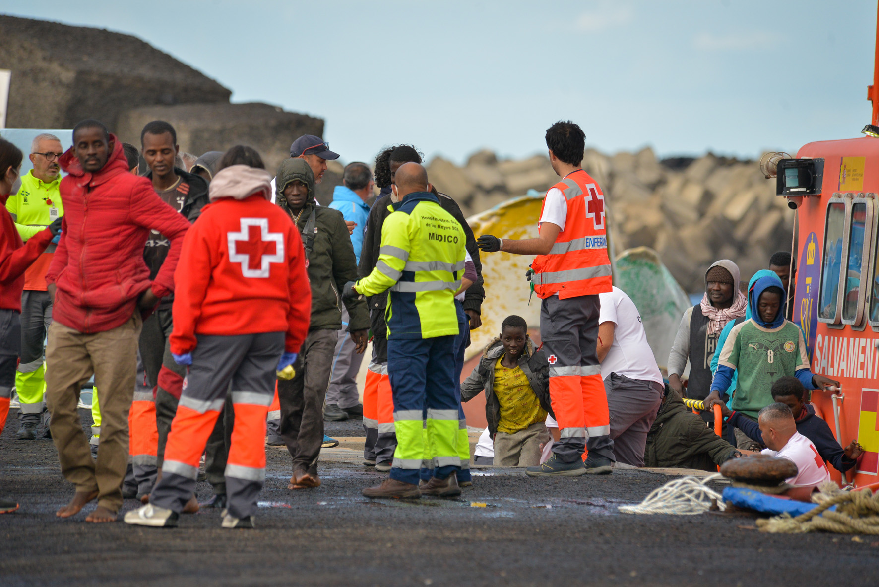 Salvamento Marítimo rescata un Cayuco con 125 inmigrantes en aguas cercanas a El Hierro