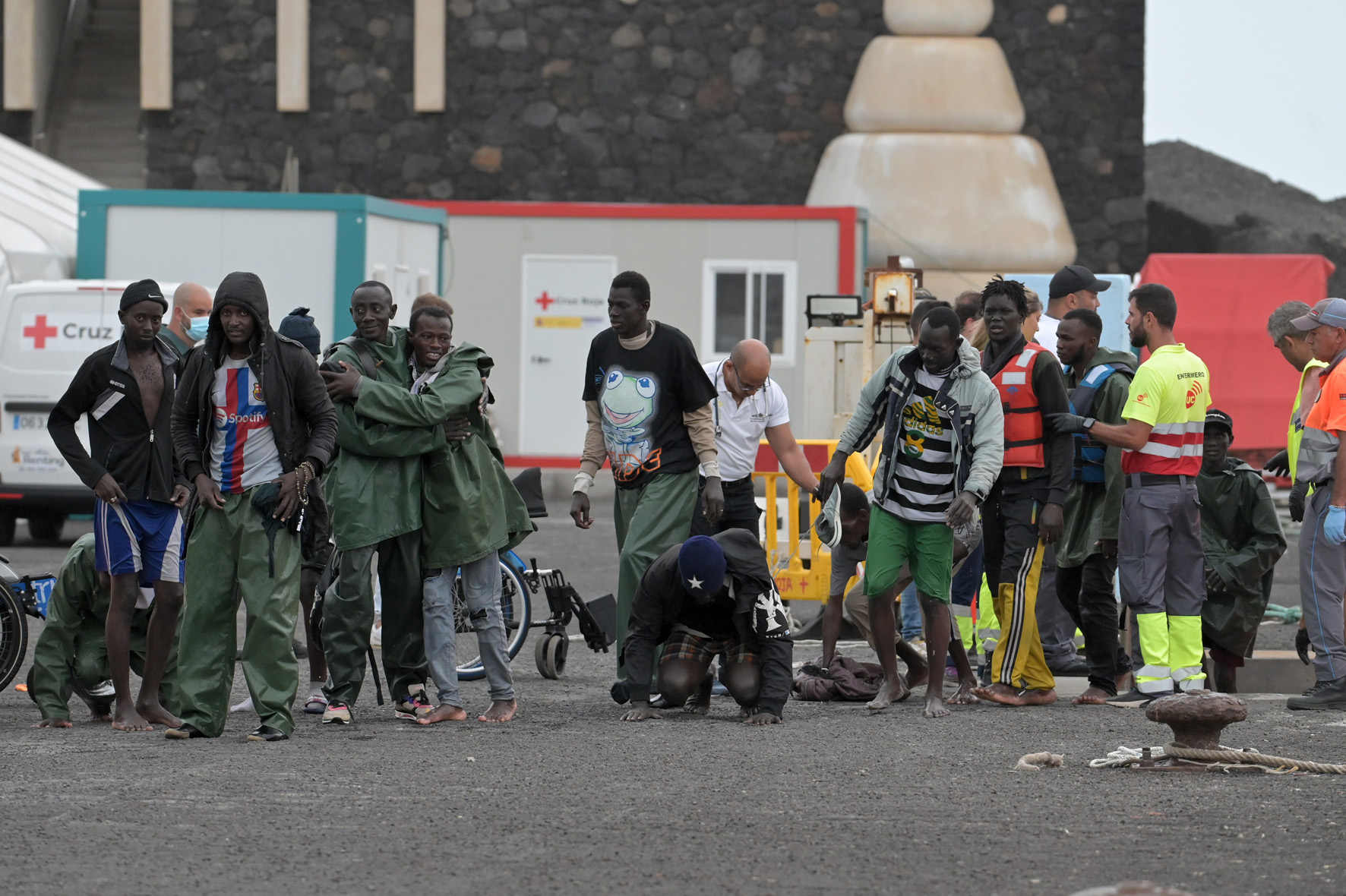 Salvamento Marítimo rescata, en la tarde de hoy, 2 cayucos con 242 inmigrantes en aguas próximas a El Hierro