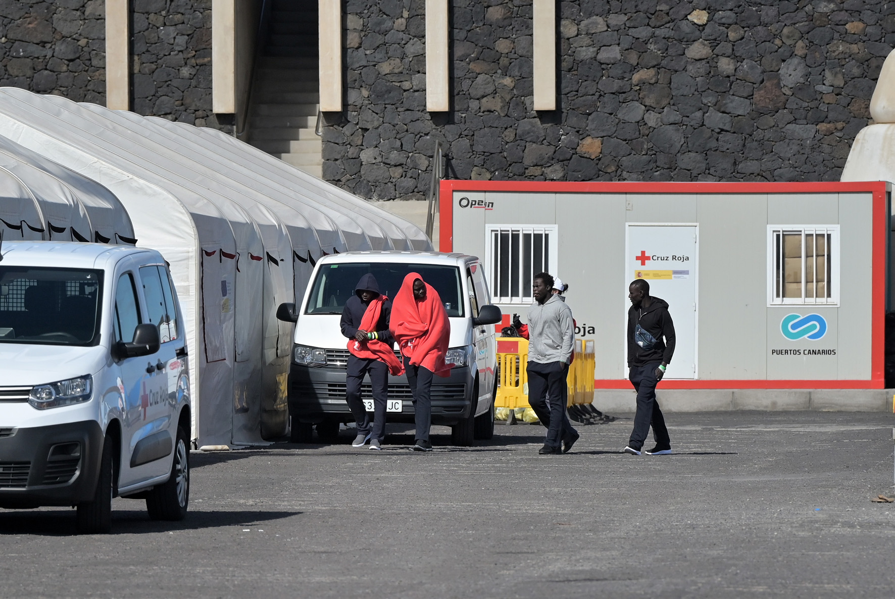 Salvamento Marítimo rescata a 123 inmigrantes, en dos embarcaciones durante la madrugada y la mañana de hoy, en aguas cercanas a El Hierro