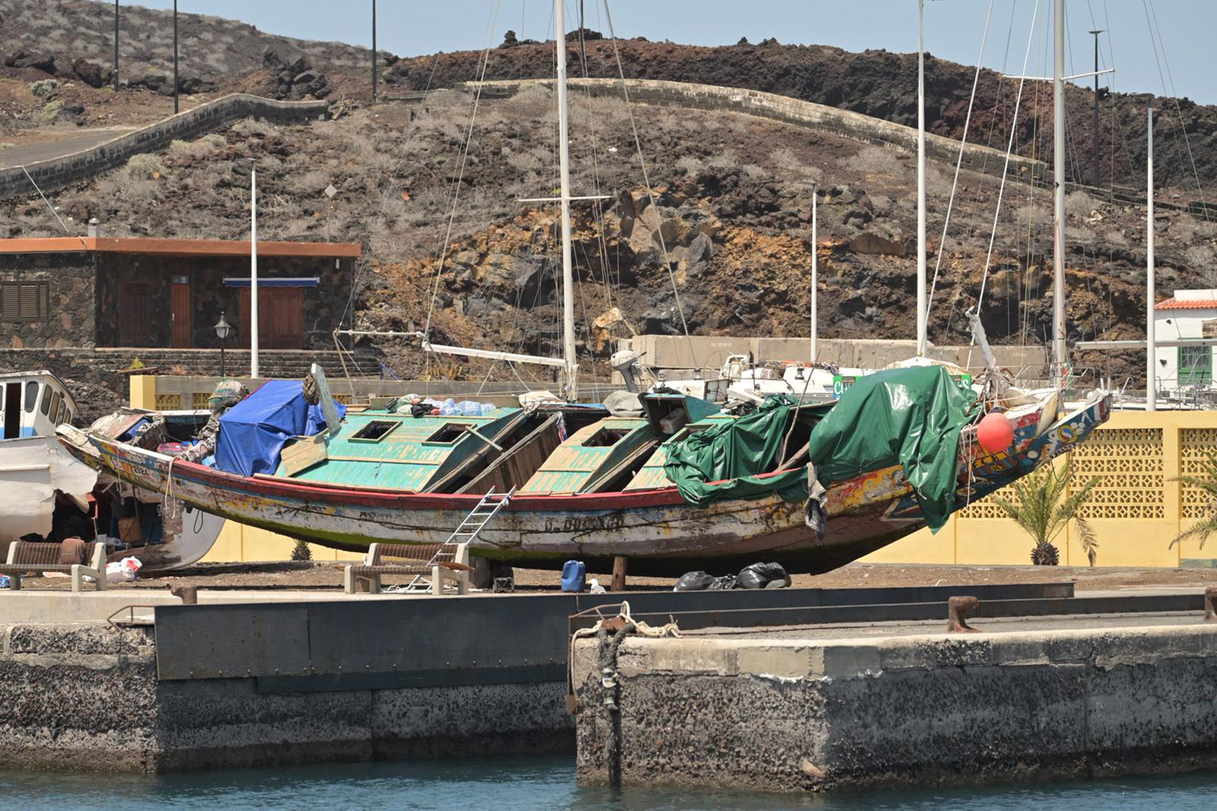 El cayuco que volcó ayer en El Hierro, viajaba con 152 personas a bordo