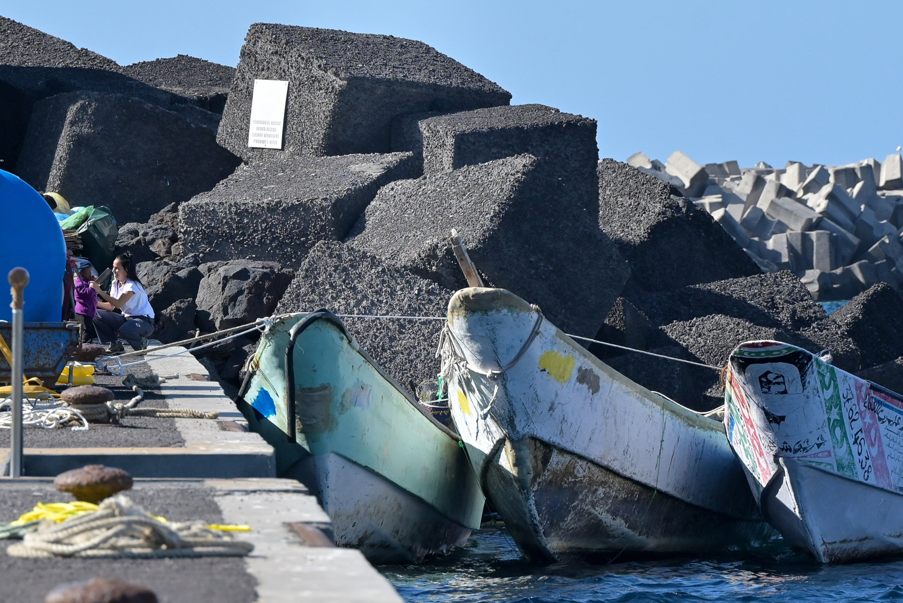 Salvamento Marítimo rescata un cayuco con 67 inmigrantes en aguas cercanas a El Hierro