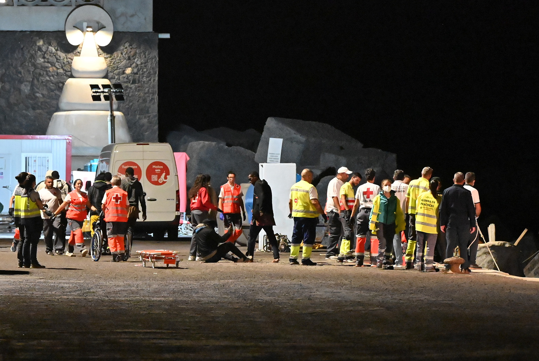 Salvamento Marítimo rescata a 227 personas a bordo de 3 cayucos en aguas próximas a la isla en la tarde de hoy