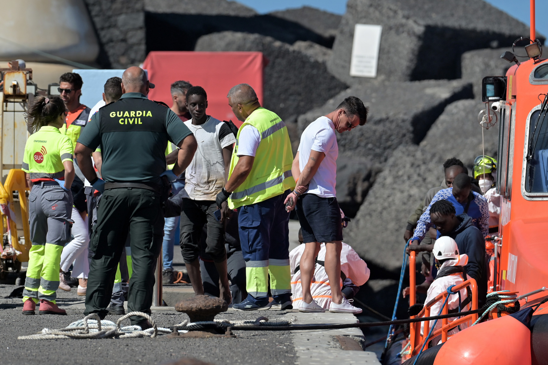 Salvamento Marítimo rescata a 112 personas a bordo de 2 cayucos en aguas cercanas a El Hierro en la mañana de hoy