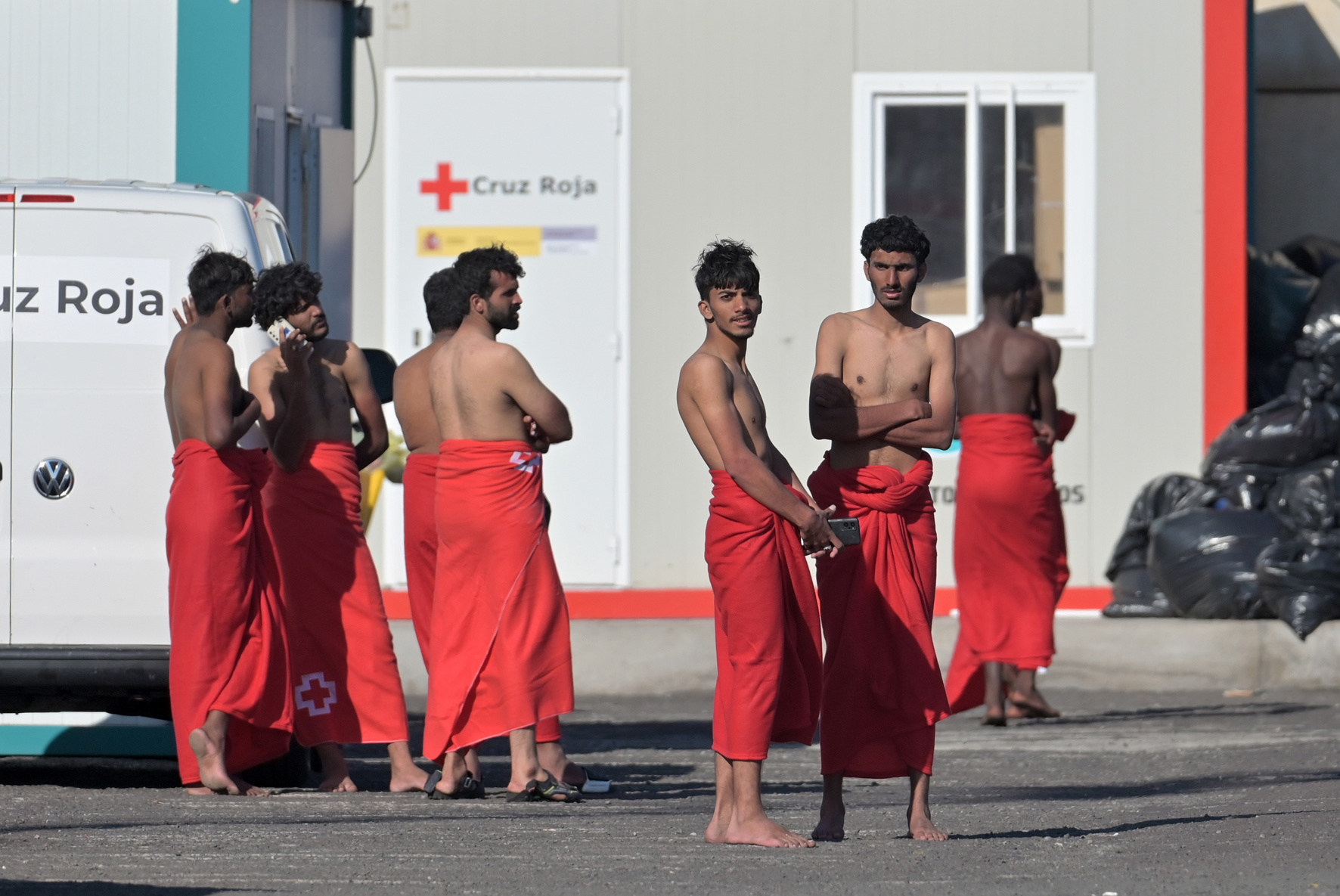 Salvamento Marítimo rescata a 174 inmigrantes, en un cayuco en aguas próximas a El Hierro