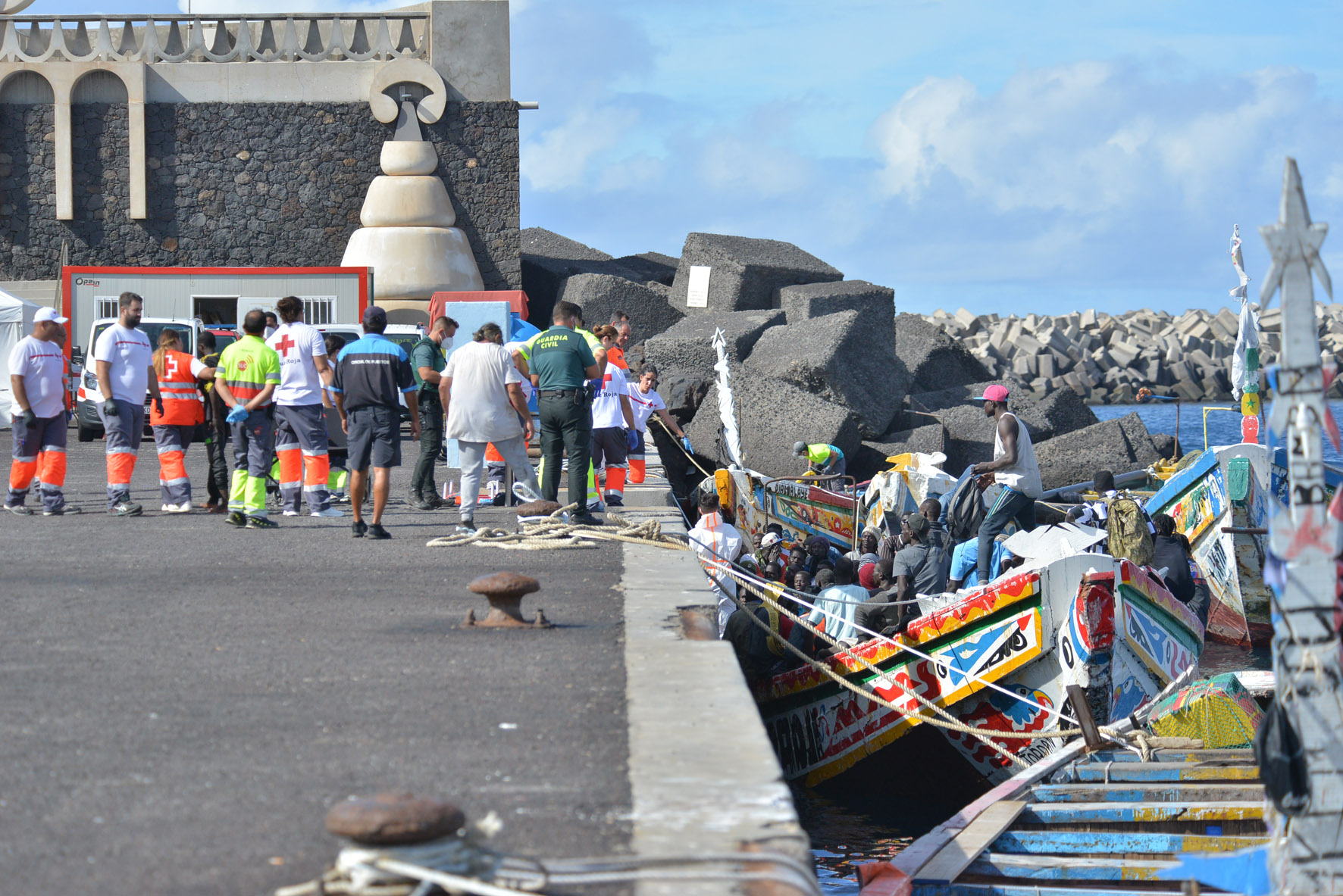 Una cayuco con 172 tripulantes arriba en la mañana de hoy a El Hierro