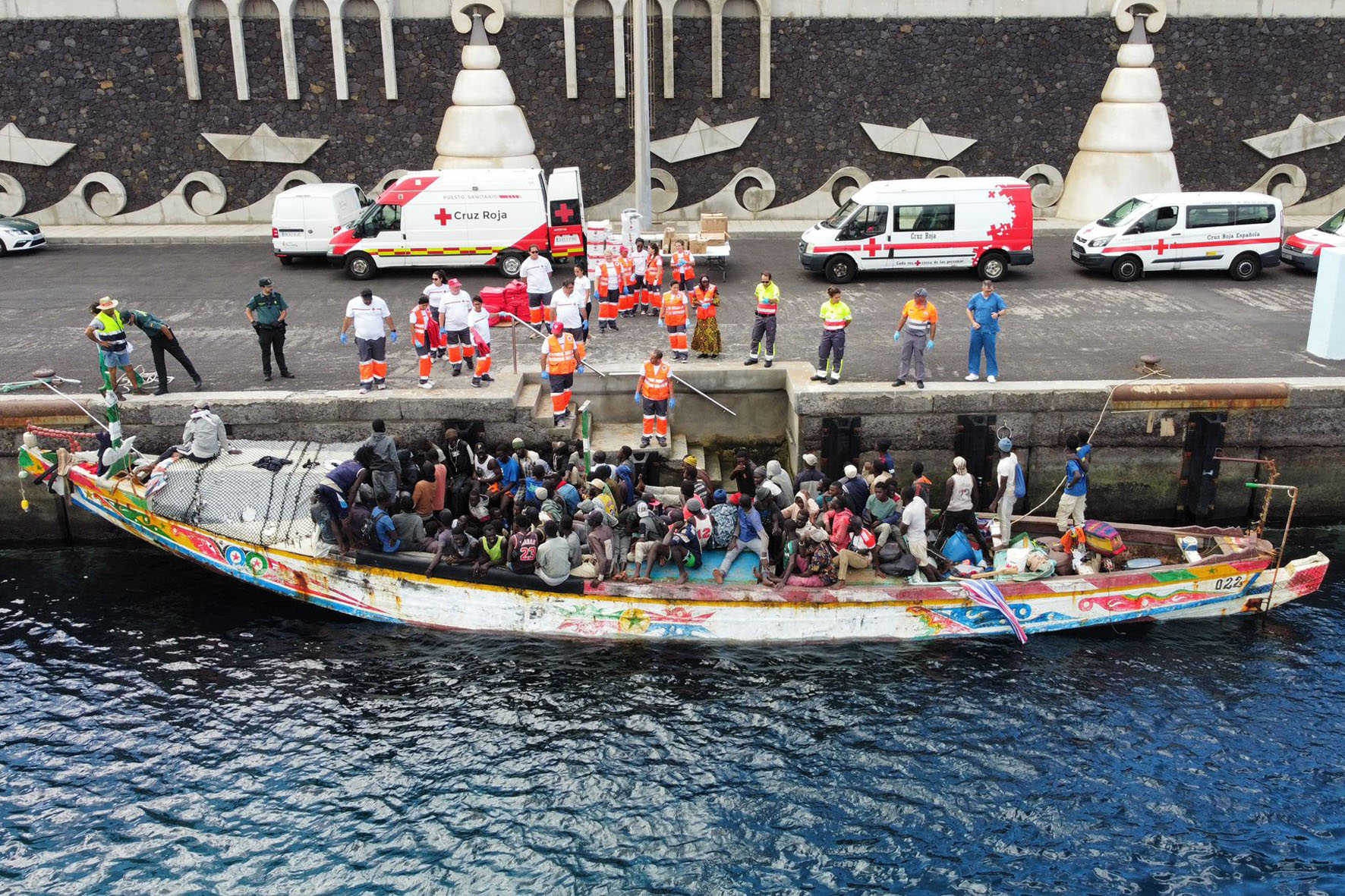 Llega un nuevo cayuco con 99 inmigrantes a bordo a El Hierro