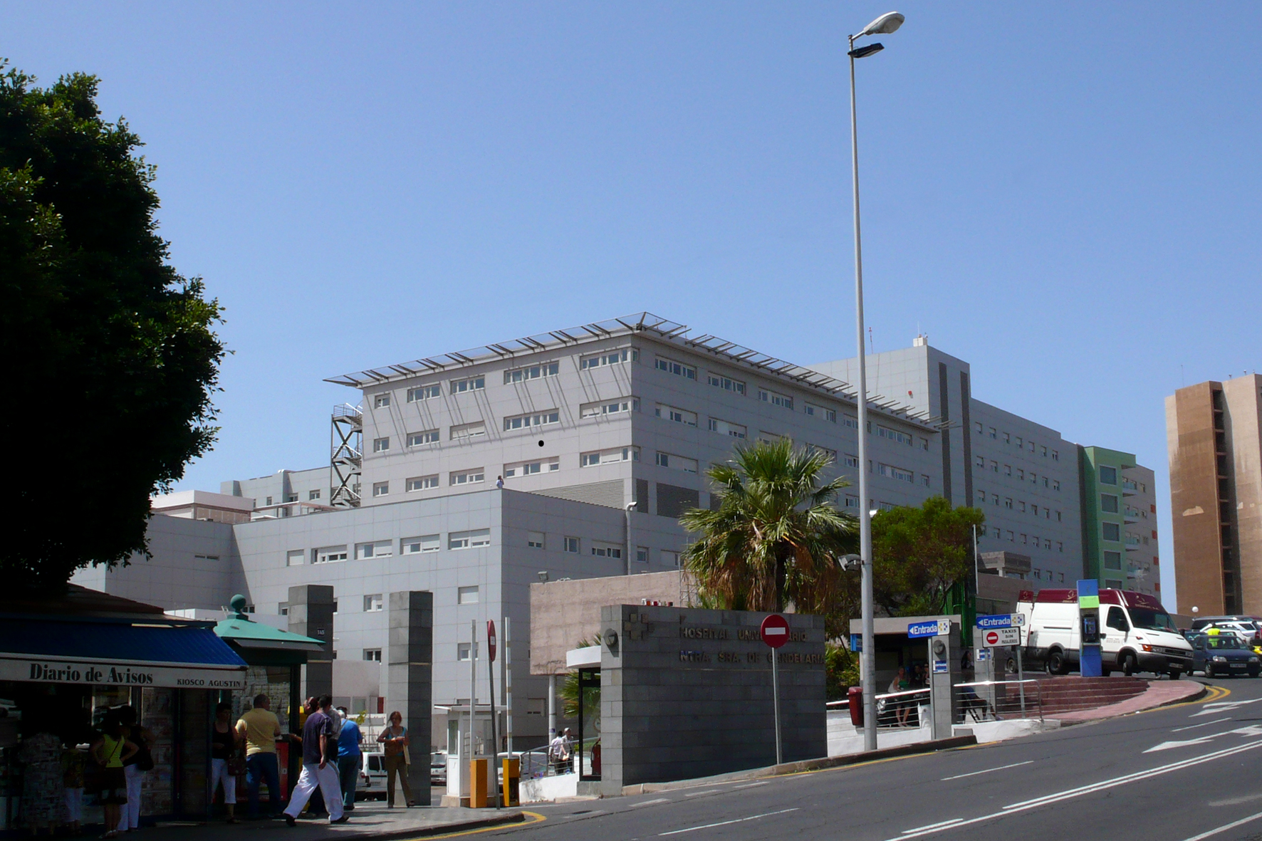 El Parlamento aprueba por unanimidad facilitar el anticipo del abono por alojamiento en el traslado de los pacientes entre islas