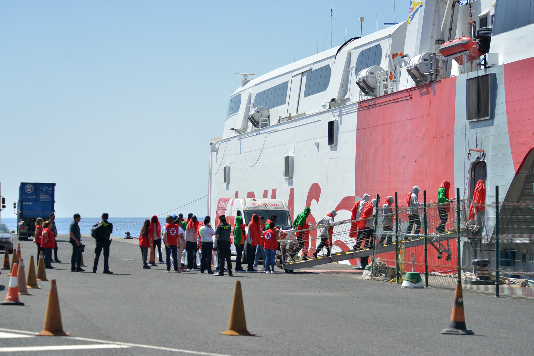 Una nueva derivación traslada a Tenerife a la totalidad de migrantes que permanecían en centros de El Hierro