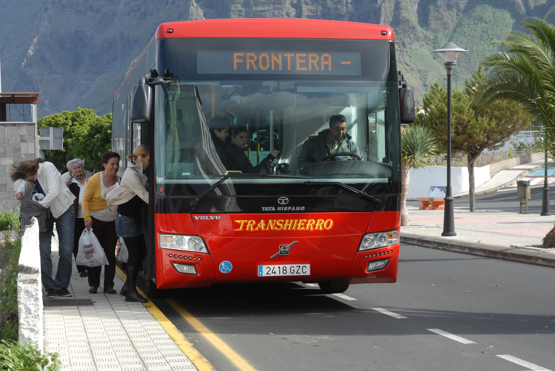 El transporte regular de pasajeros de El Hierro creció un 14,26% durante los primeros 5 meses de 2017