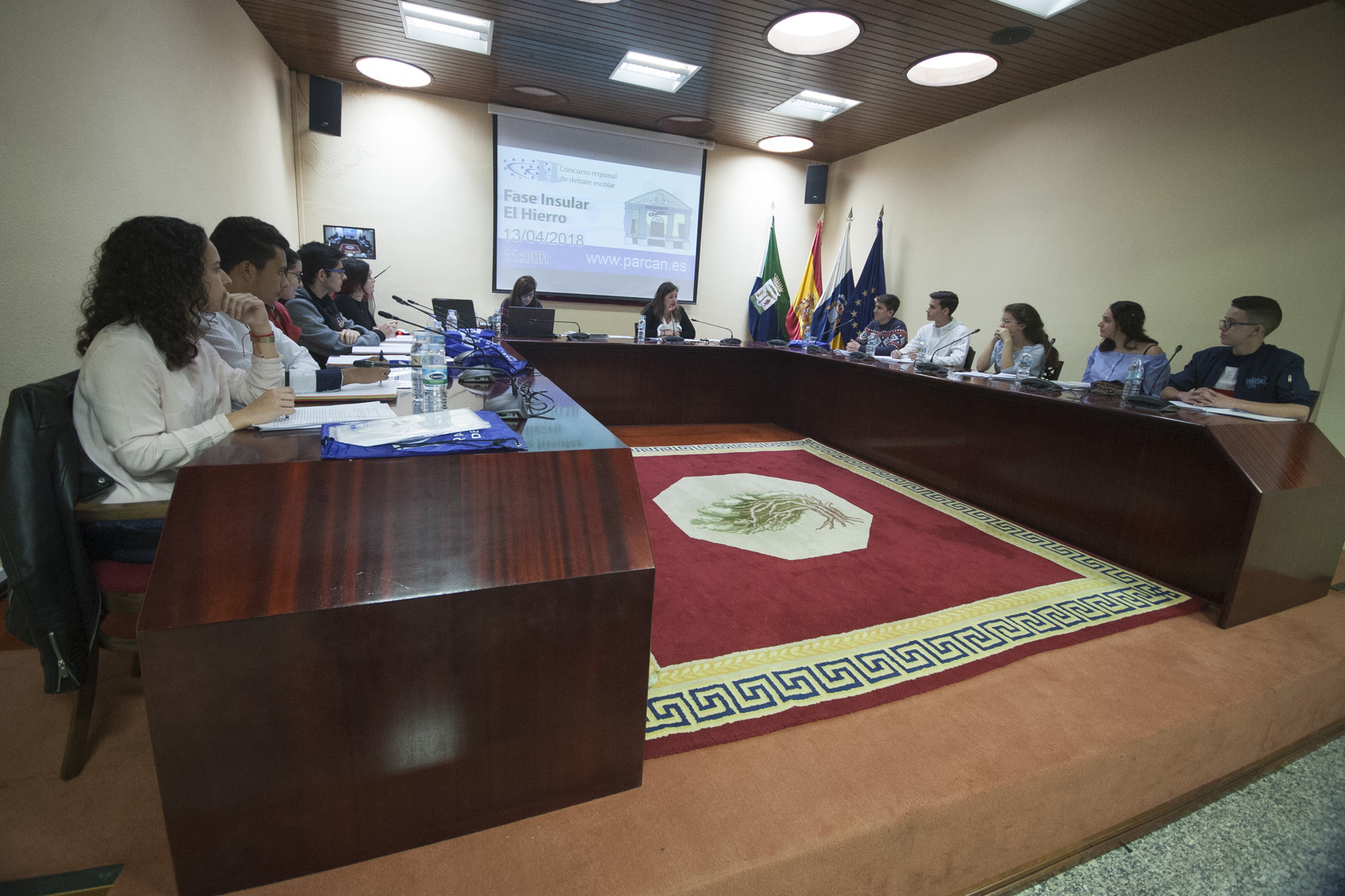 El Cabildo de El Hierro concede 377 ayudas a estudiantes herreños en el exterior para este curso académico