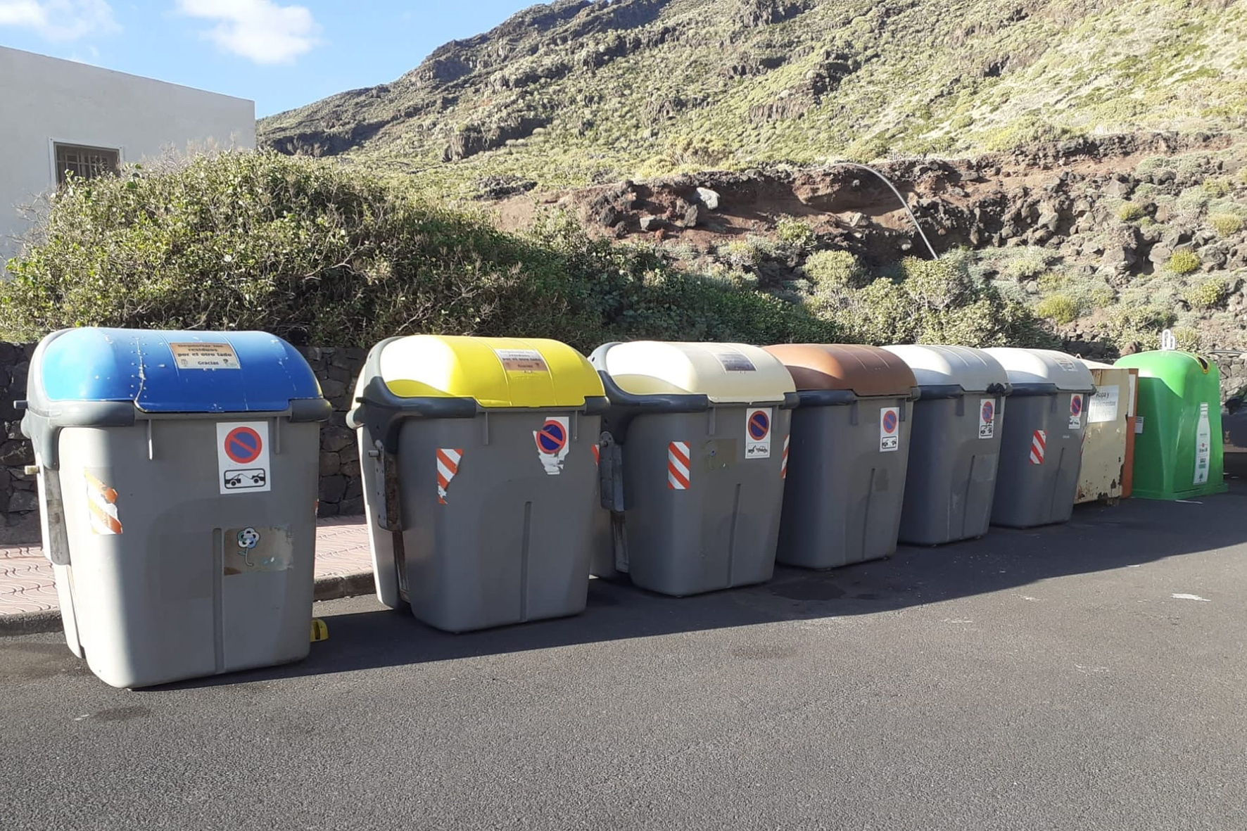 El Ayuntamiento reubica los puntos de recogida de residuos y reciclaje en el pueblo de Timijiraque