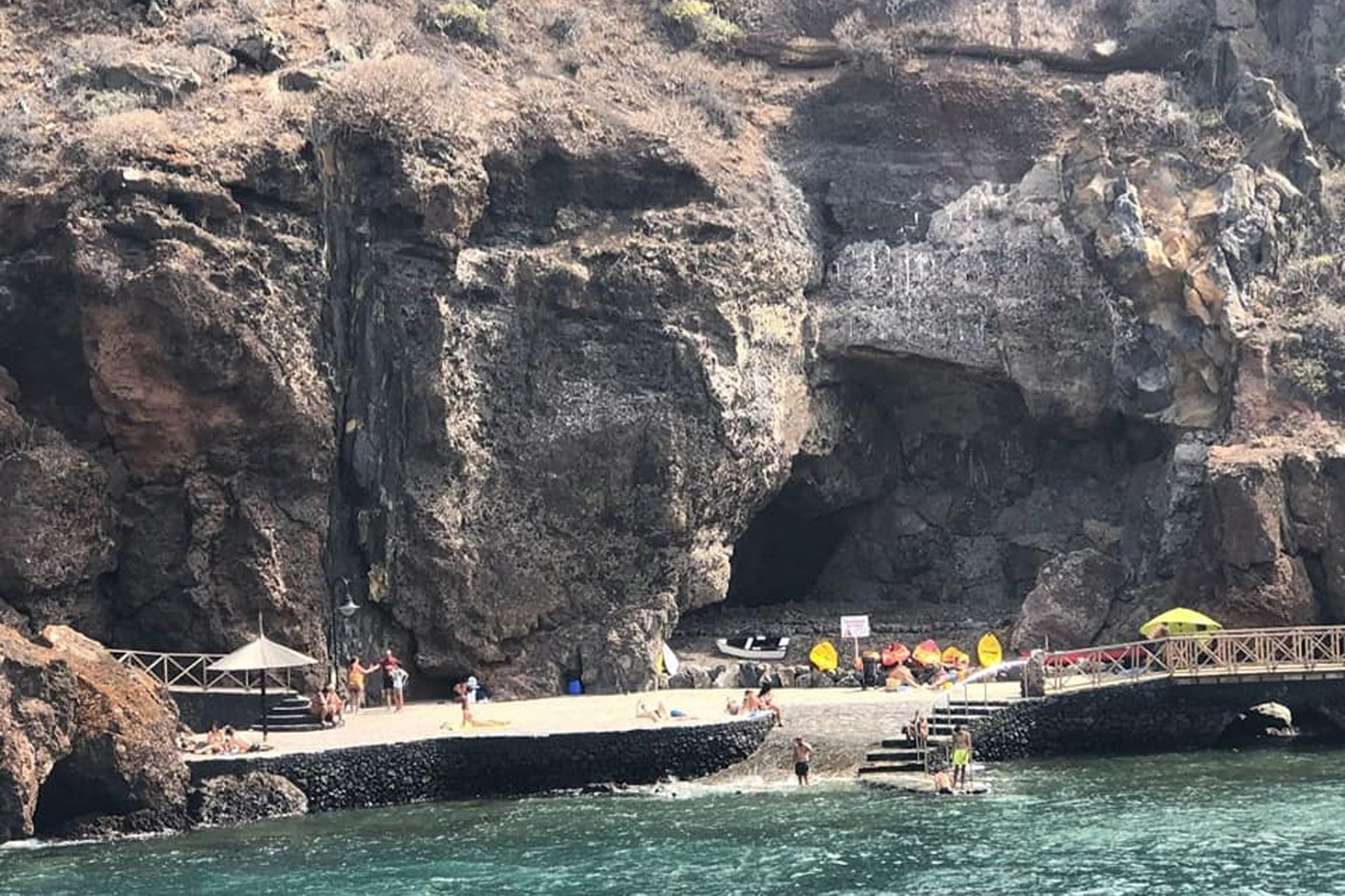 AHI solicita un estudio de seguridad de la carretera y la zona de la cueva de los barcos en El Tamaduste