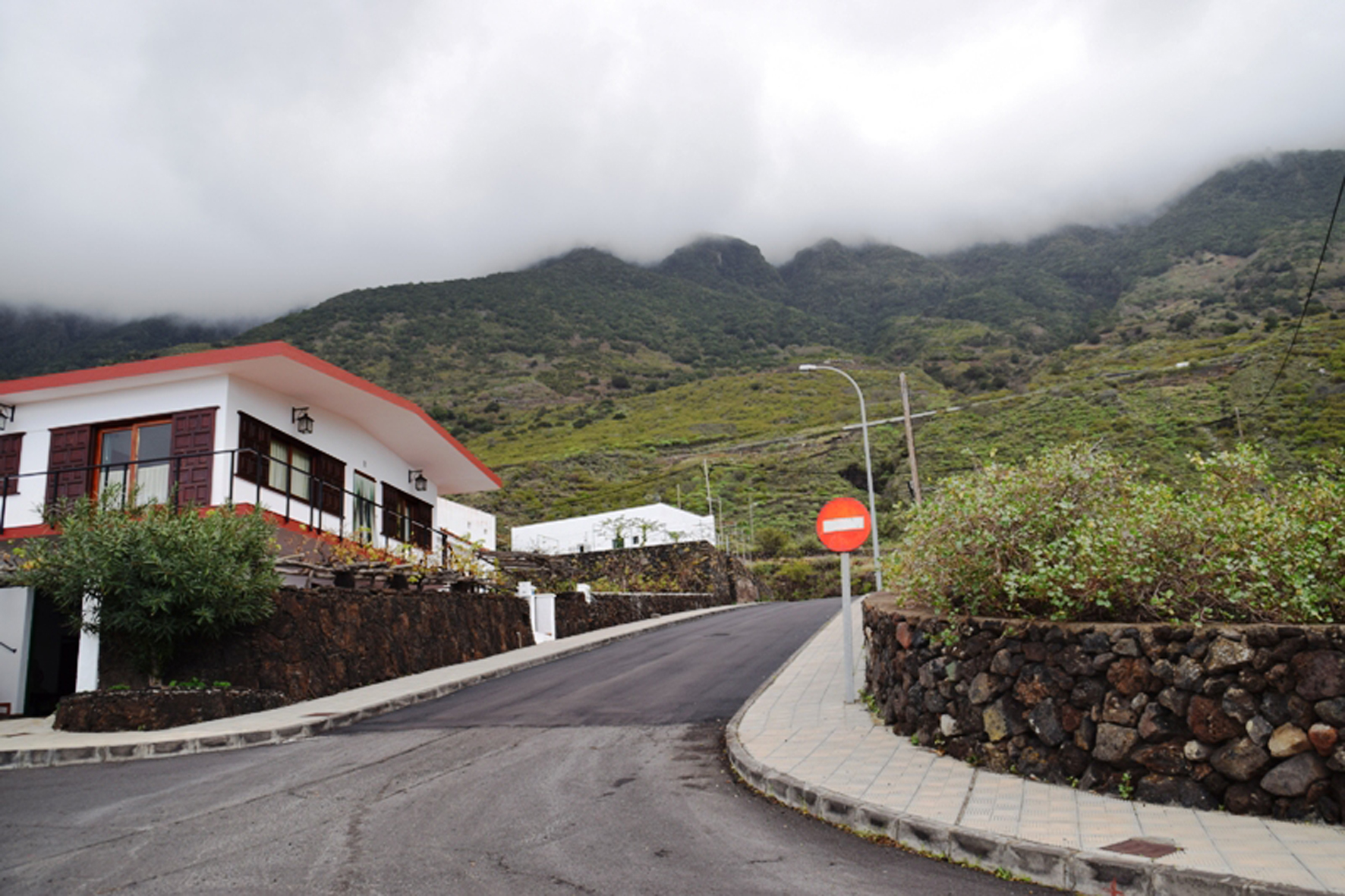 El Ayuntamiento de La Frontera asfalta dos calles del Municipio