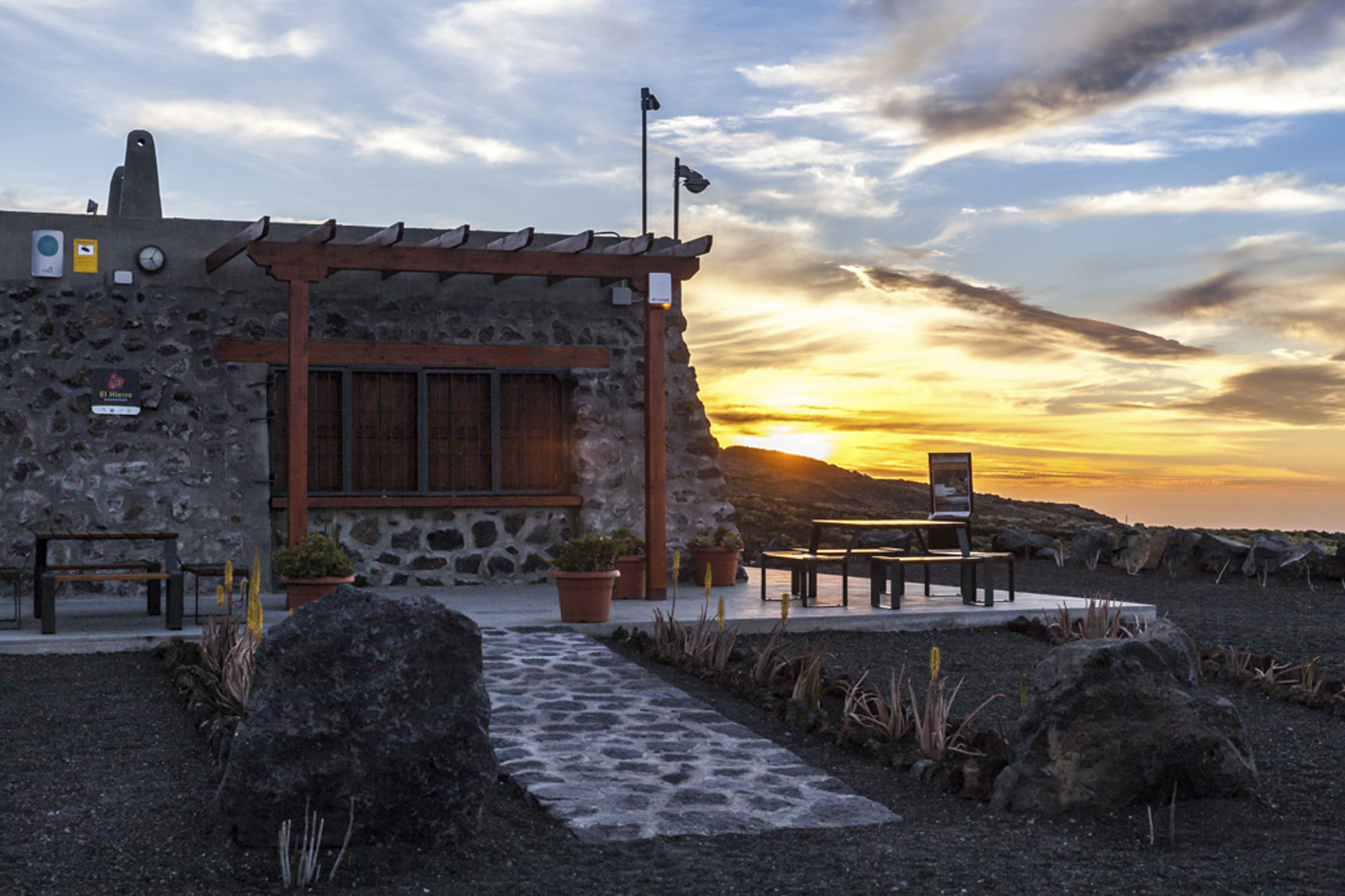 El Centro Vulcanológico de El Hierro se autoabastecerá de energía limpias con un sistema fotovoltaico de autoconsumo