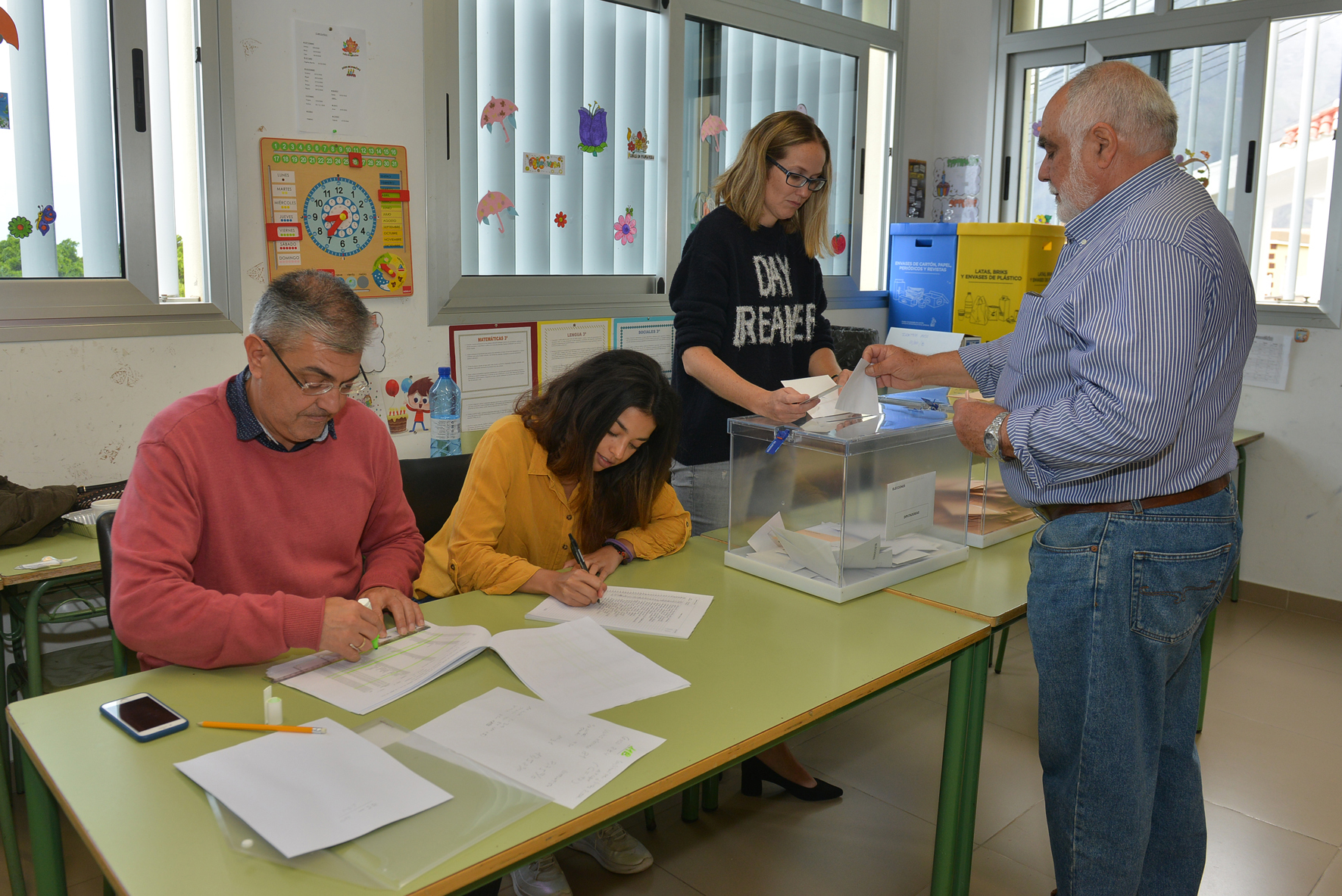 La normalidad protagoniza la jornada electoral en El Hierro con una participación 26,42% durante las primeras horas del día
