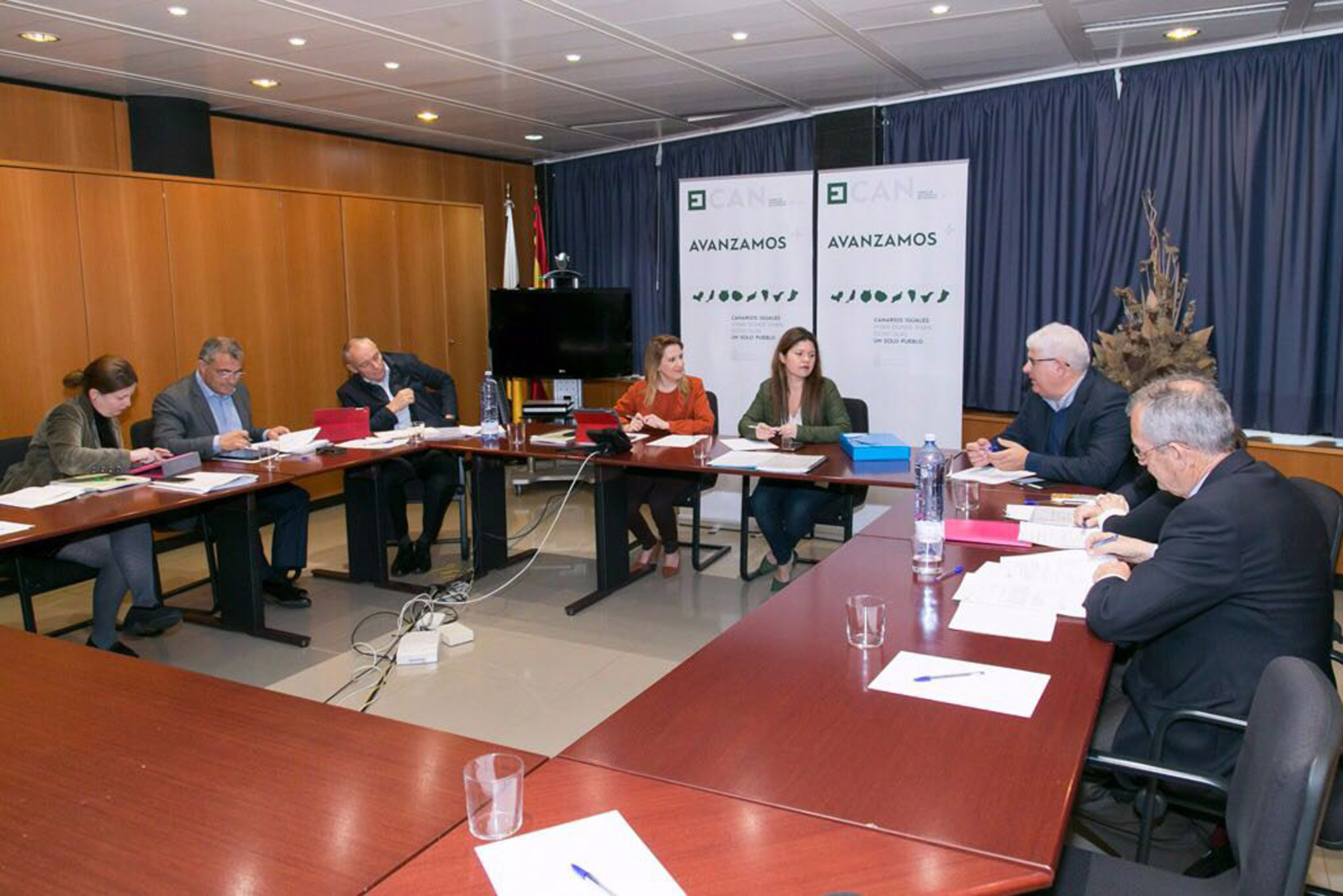 El Gobierno de Canarias y el Cabildo de El Hierro revisan los proyectos del FDCAN