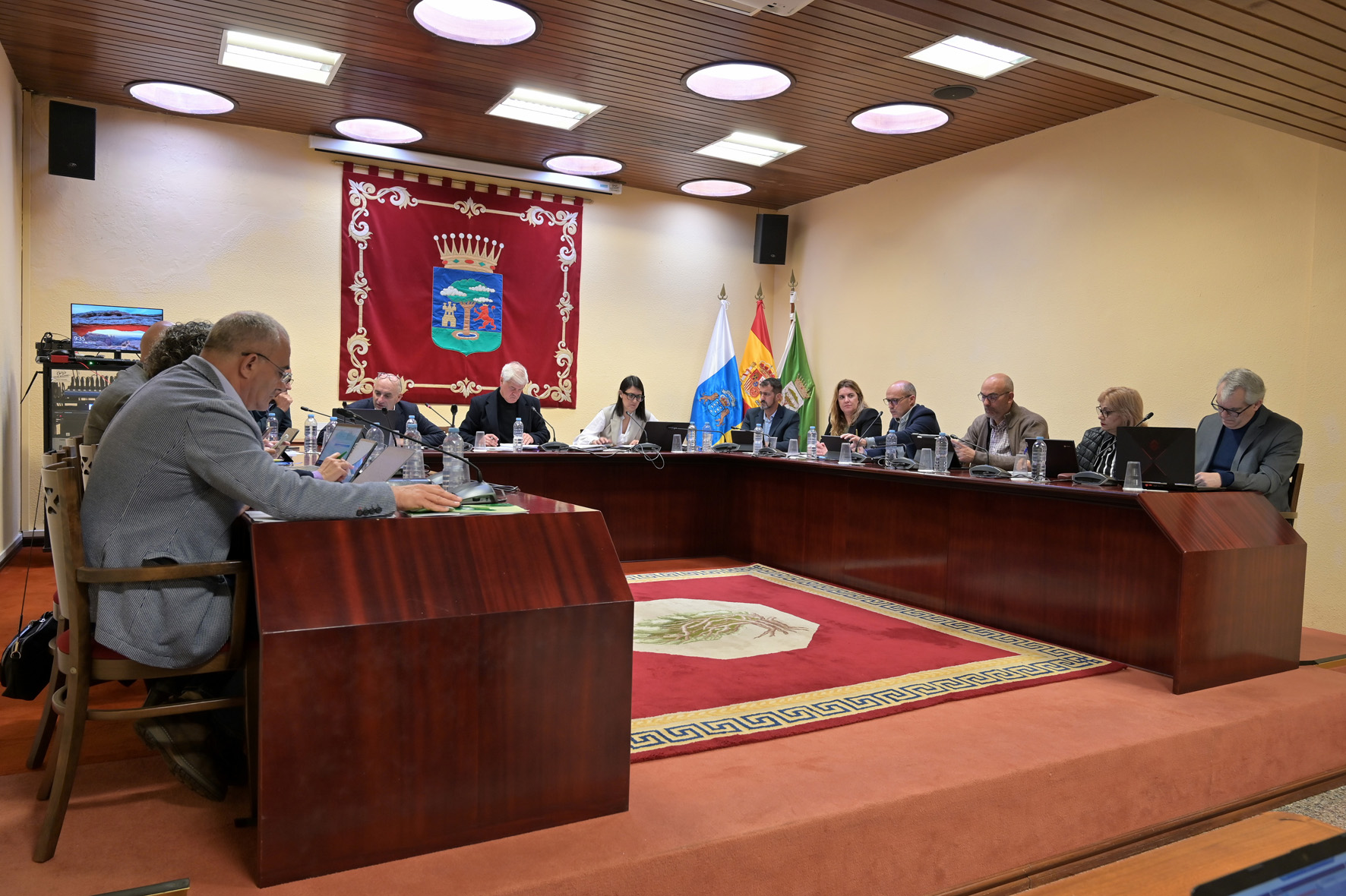 El Cabildo aprueba una Declaración Institucional por el 8M bajo el lema “Invertir en las Mujeres es invertir en Democracia”