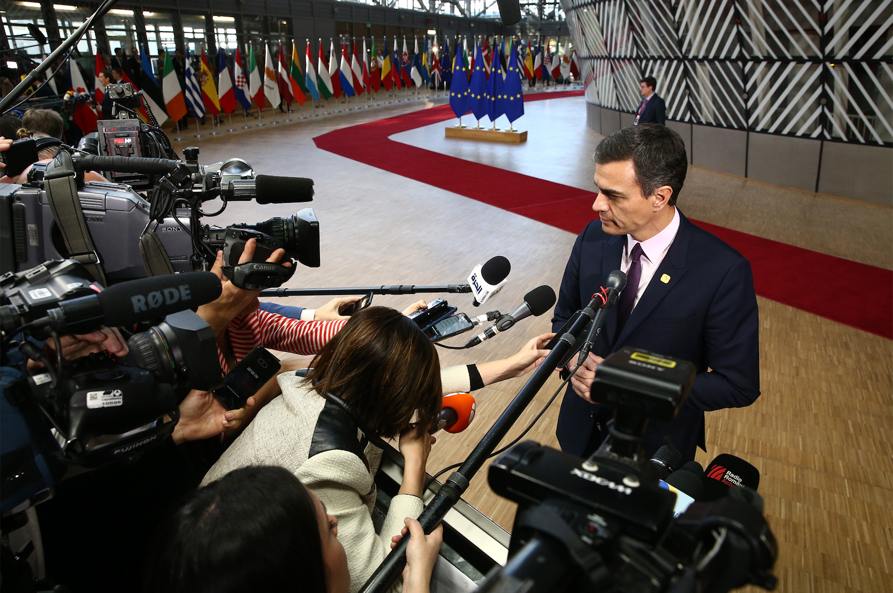Pedro Sánchez promete visitar El Hierro y expresa su apoyo a la candidata del PSOE al Senado por la Isla, Esther Carmona