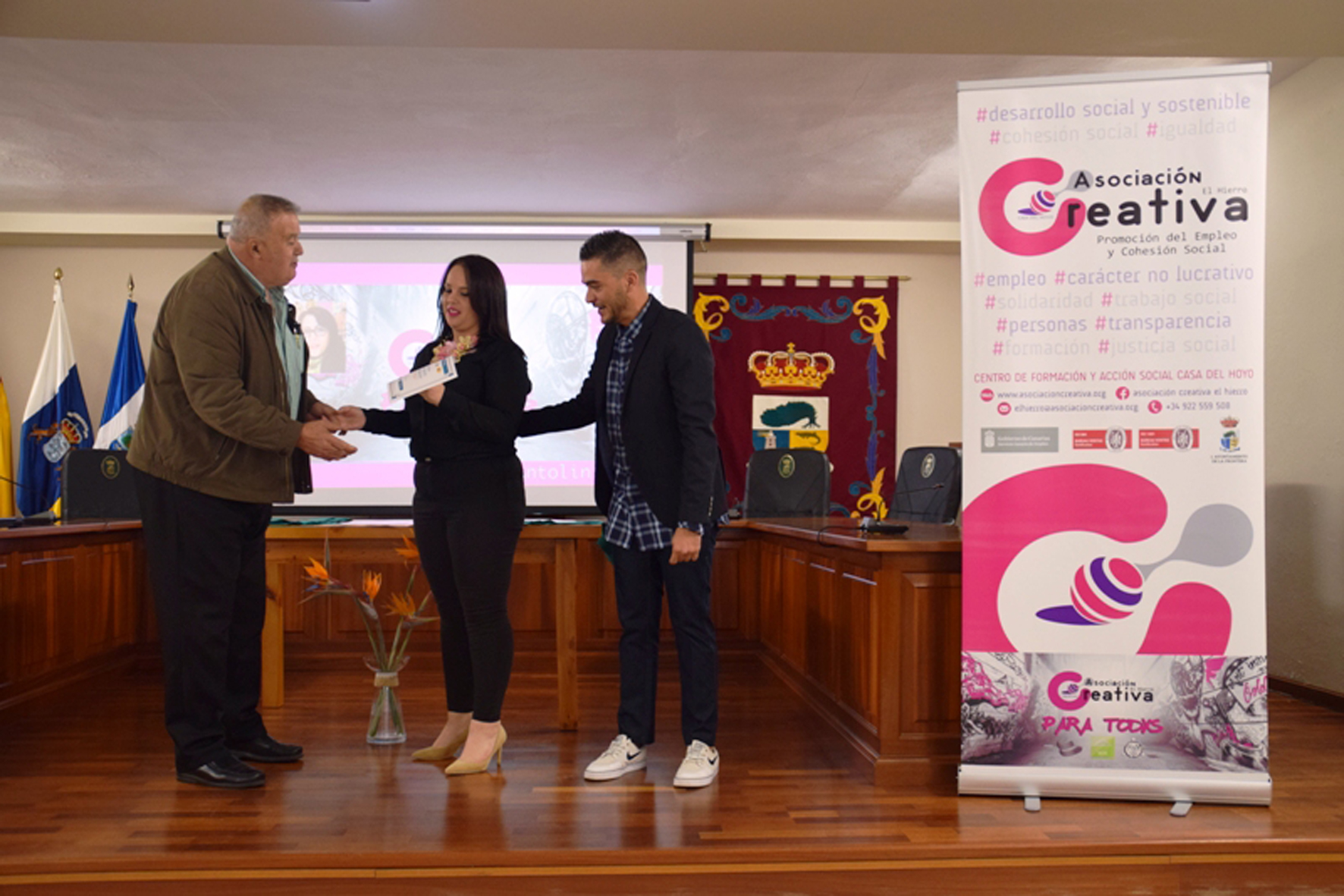 La Asociación Creativa El Hierro entrega de los diplomas su II Promoción