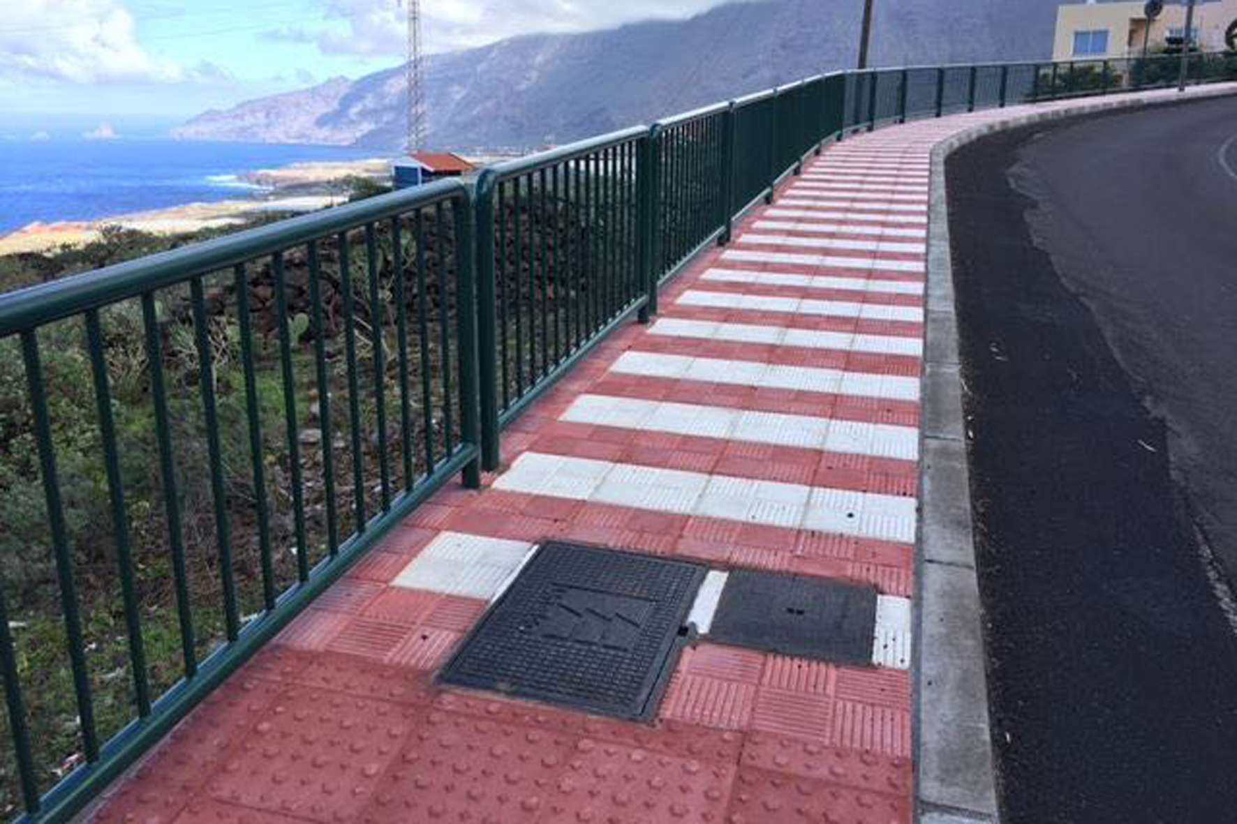 El Cabildo de El Hierro concluye las obras de acerado de la carretera general de Los Llanillos