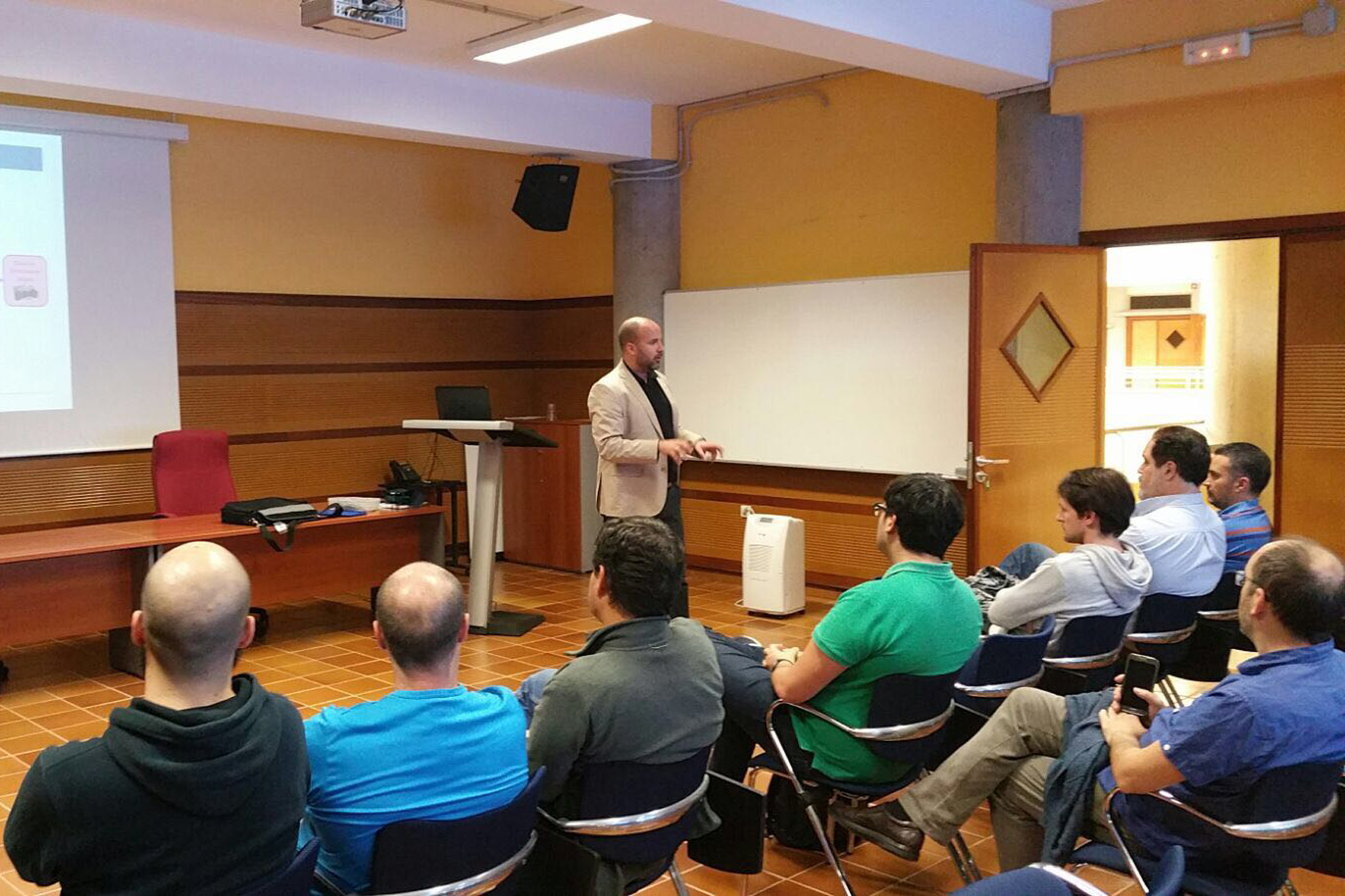 El Cabildo presenta el proyecto “El Hierro en Red” en la Escuela Superior de Ingeniería y Tecnología de la Universidad de La Laguna