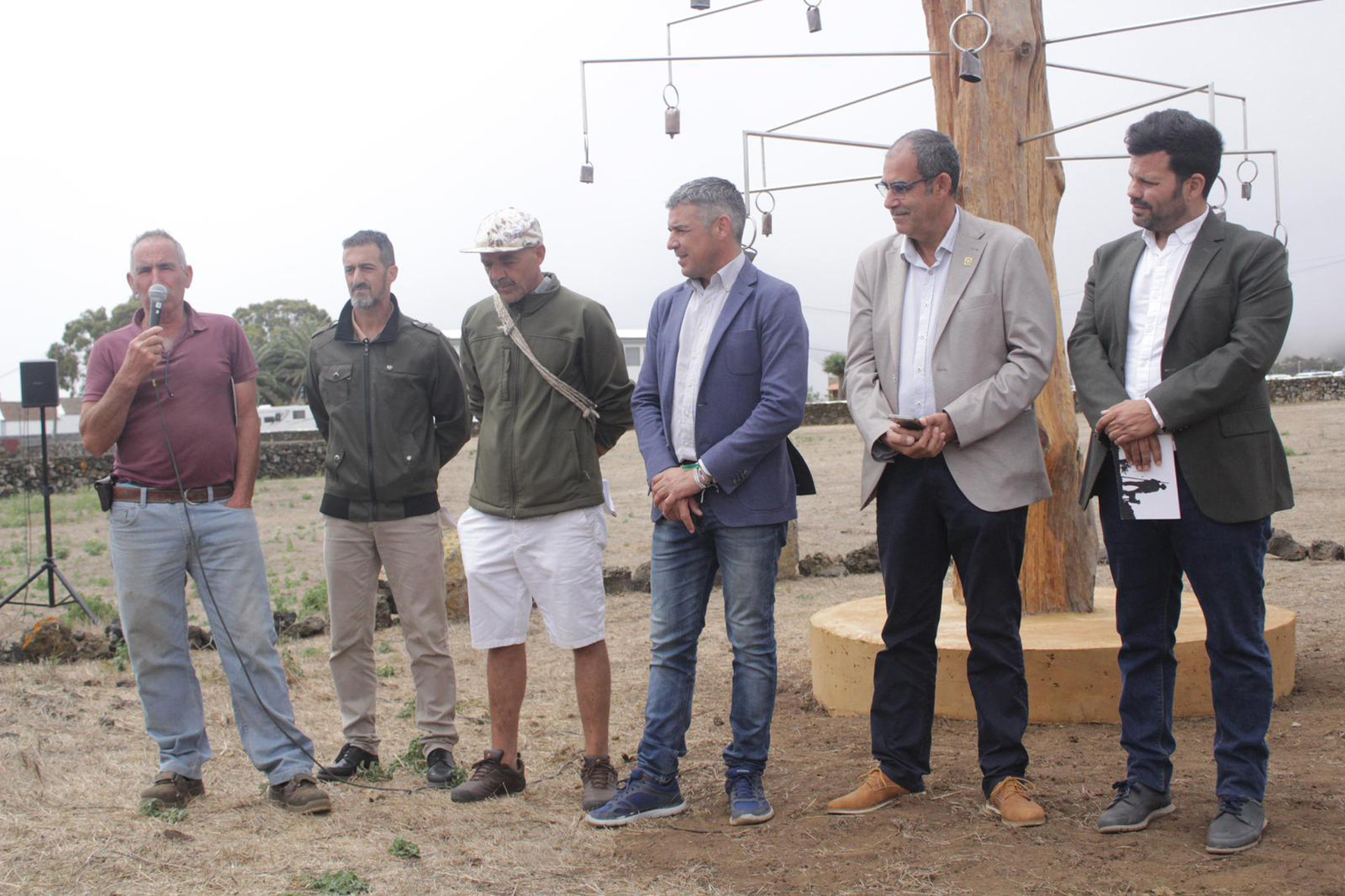 El Gobierno de Canarias y el artista herreño Alexis W, inauguran la escultura “AZOFA”