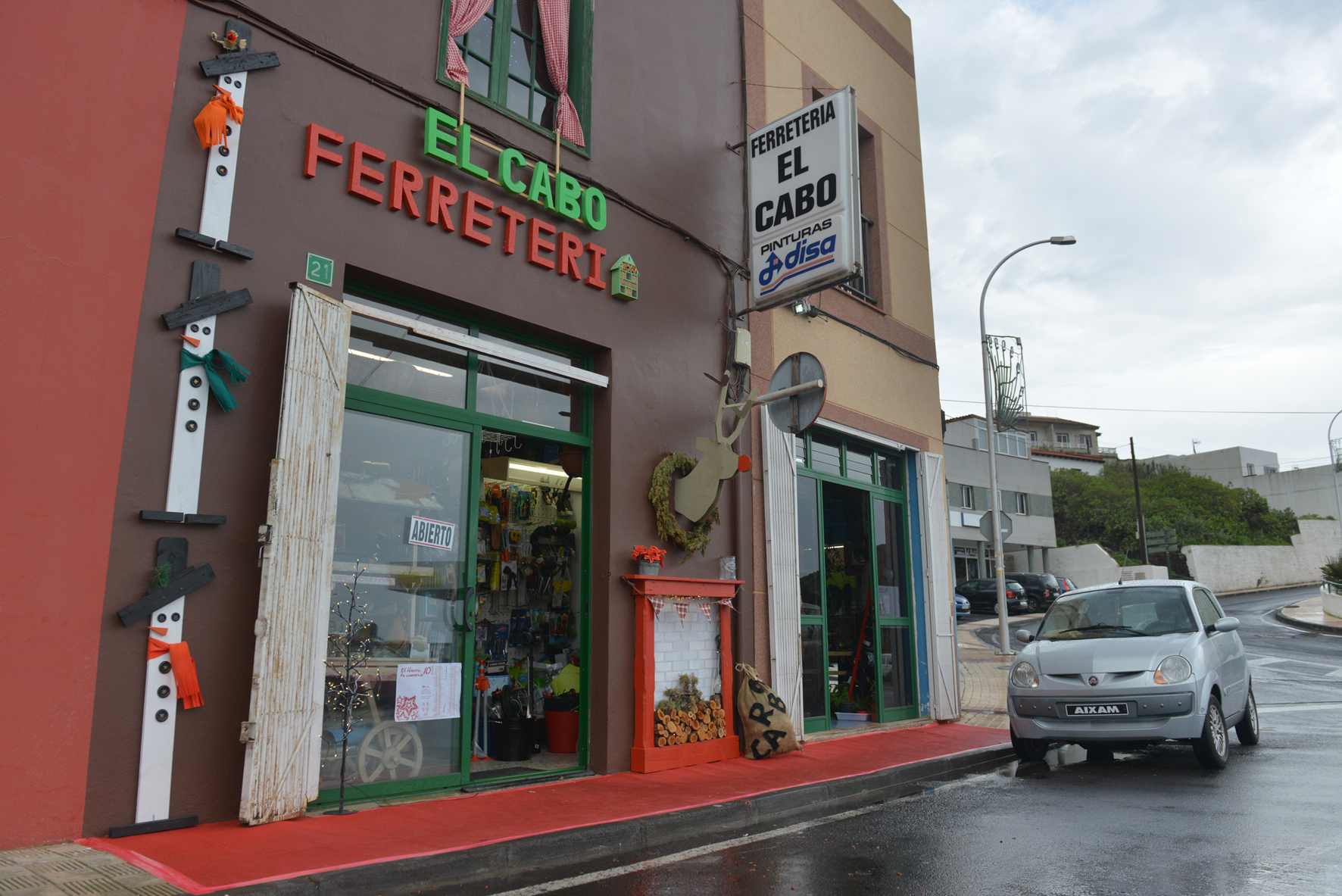 Ferretería El Cabo Valverde, Parma Perfumería y Dulcería Palmares, Primer Premio del Concurso de Escaparates Navideños de El Hierro