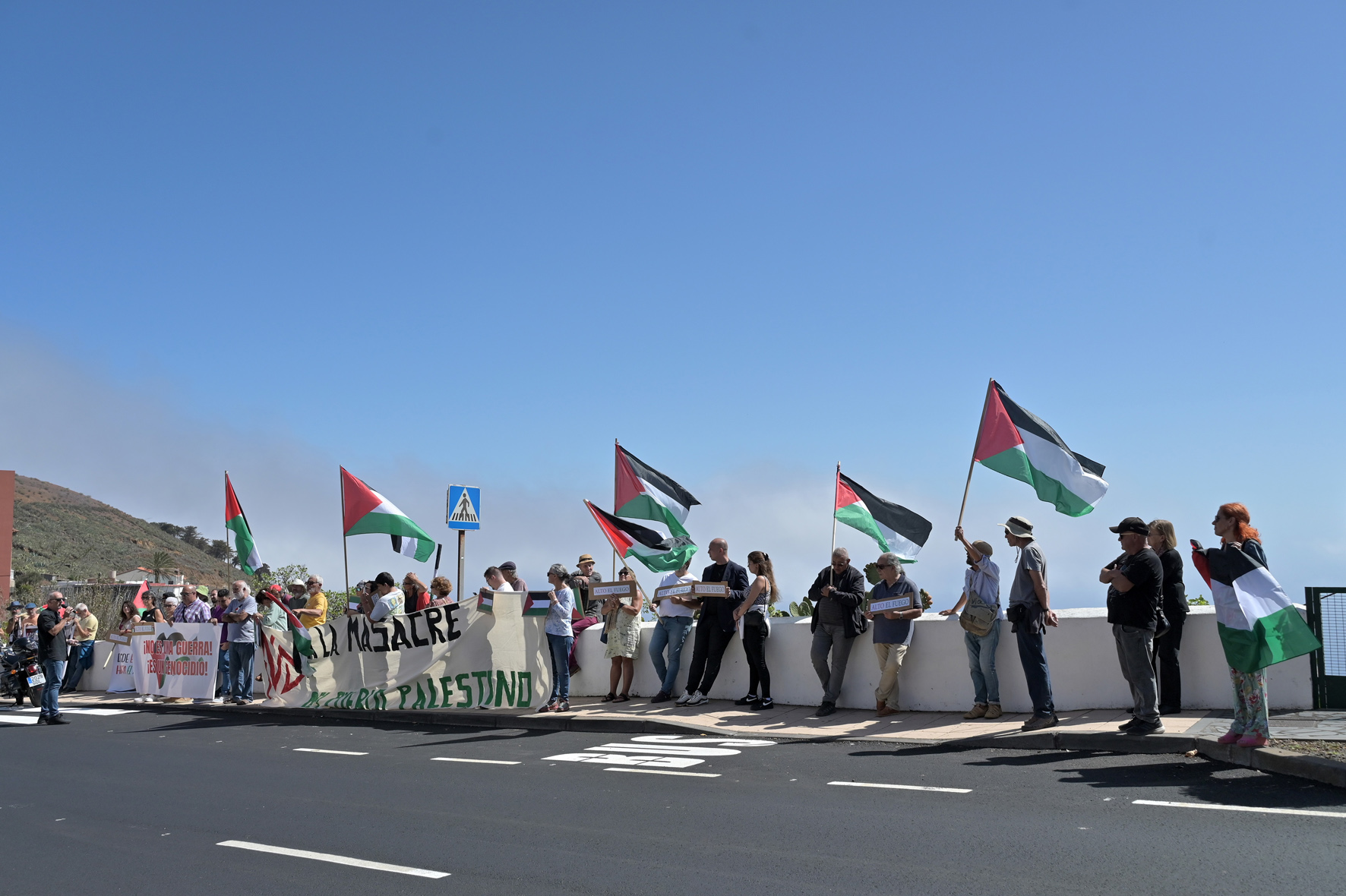 Un grupo de personas se manifiesta en El Hierro en apoyo al pueblo palestino
