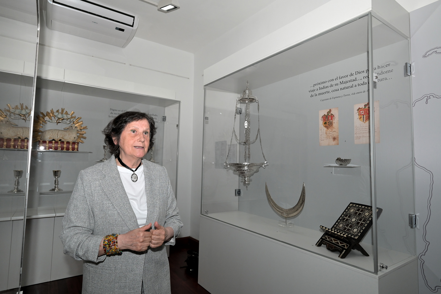 La sala de exposiciones del Cabildo acoge la exposición “El Hierro en plata”, de la historiadora e investigadora del arte Ana Ávila