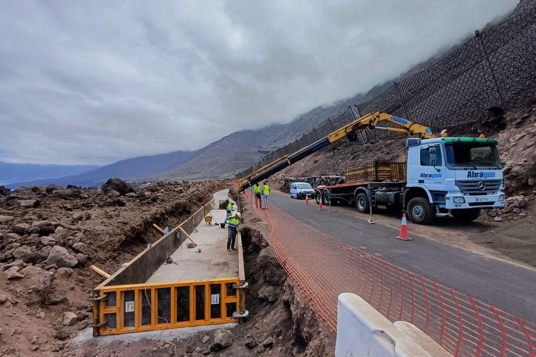 Obras Públicas finaliza los trabajos de reparación de la barrera dinámica previos a la ejecución del falso túnel de Pie de Bascos en El Hierro