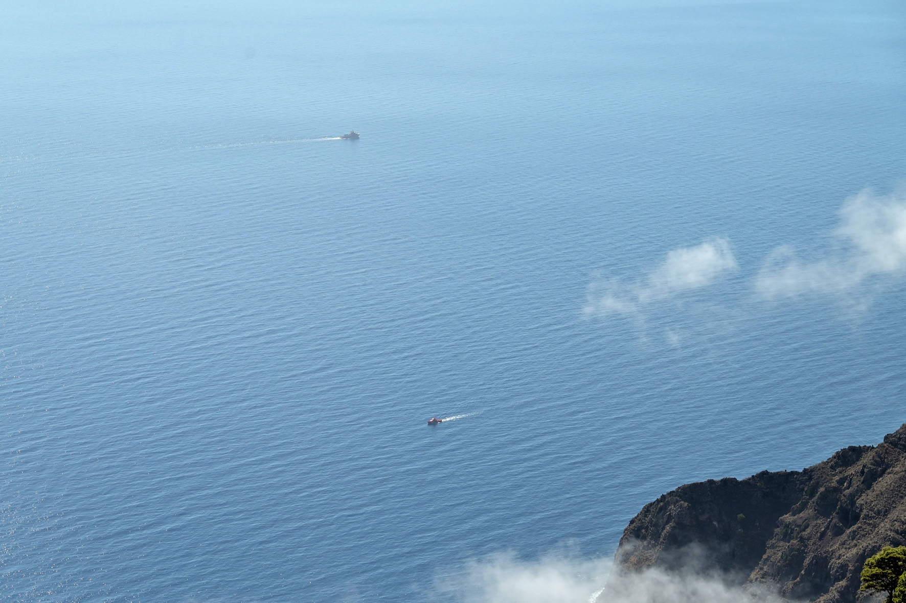 Vuelca un cayuco en aguas cercanas a las costas de El Hierro en la madrugada de hoy