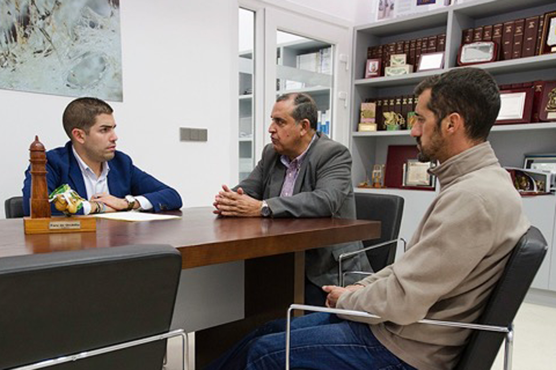 Rodríguez aborda con las instituciones herreñas las principales demandas de la Isla