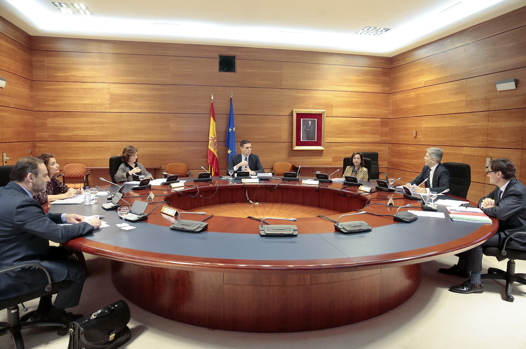 El Gobierno moviliza 200.000 millones de euros para apoyar a trabajadores, familias y empresarios 