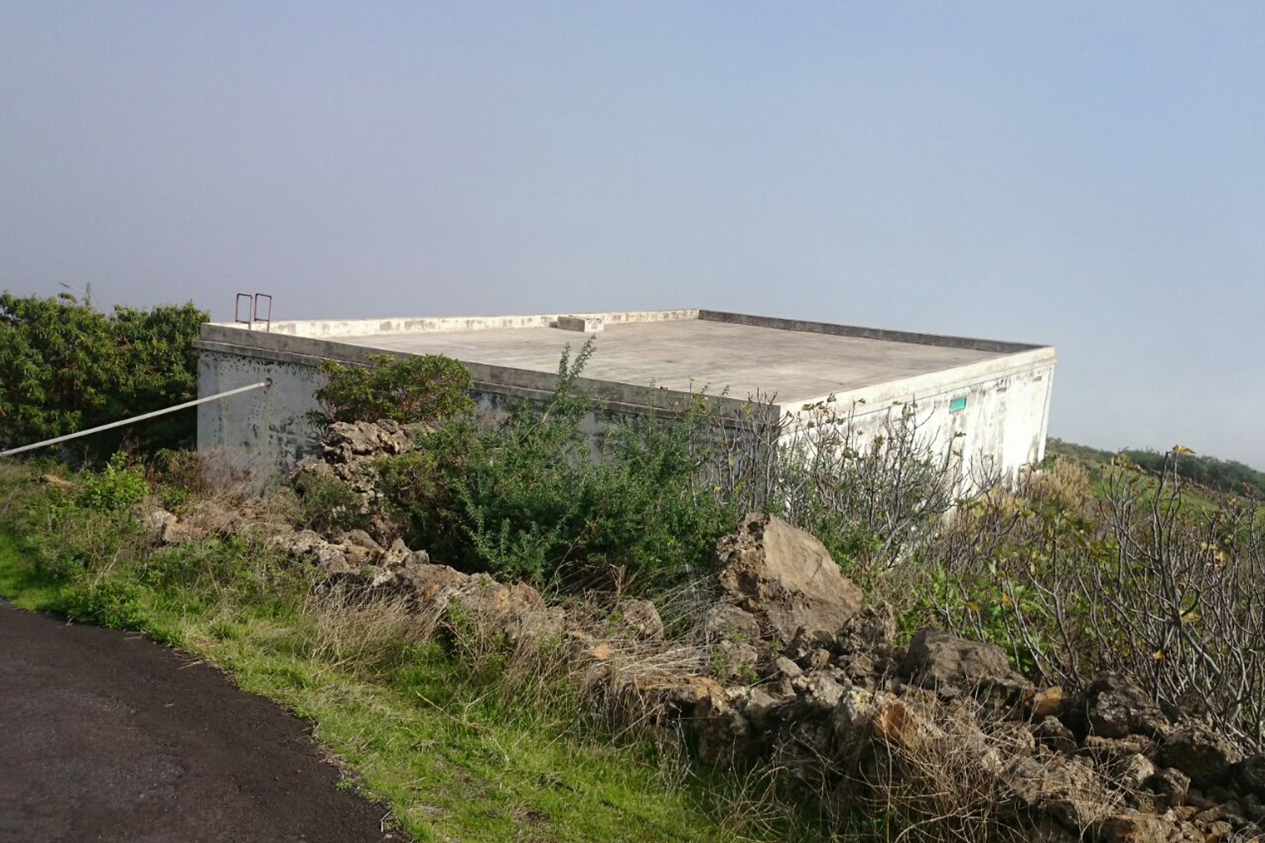 Valverde realiza trabajos de mantenimiento y mejora en el depósito de Isora