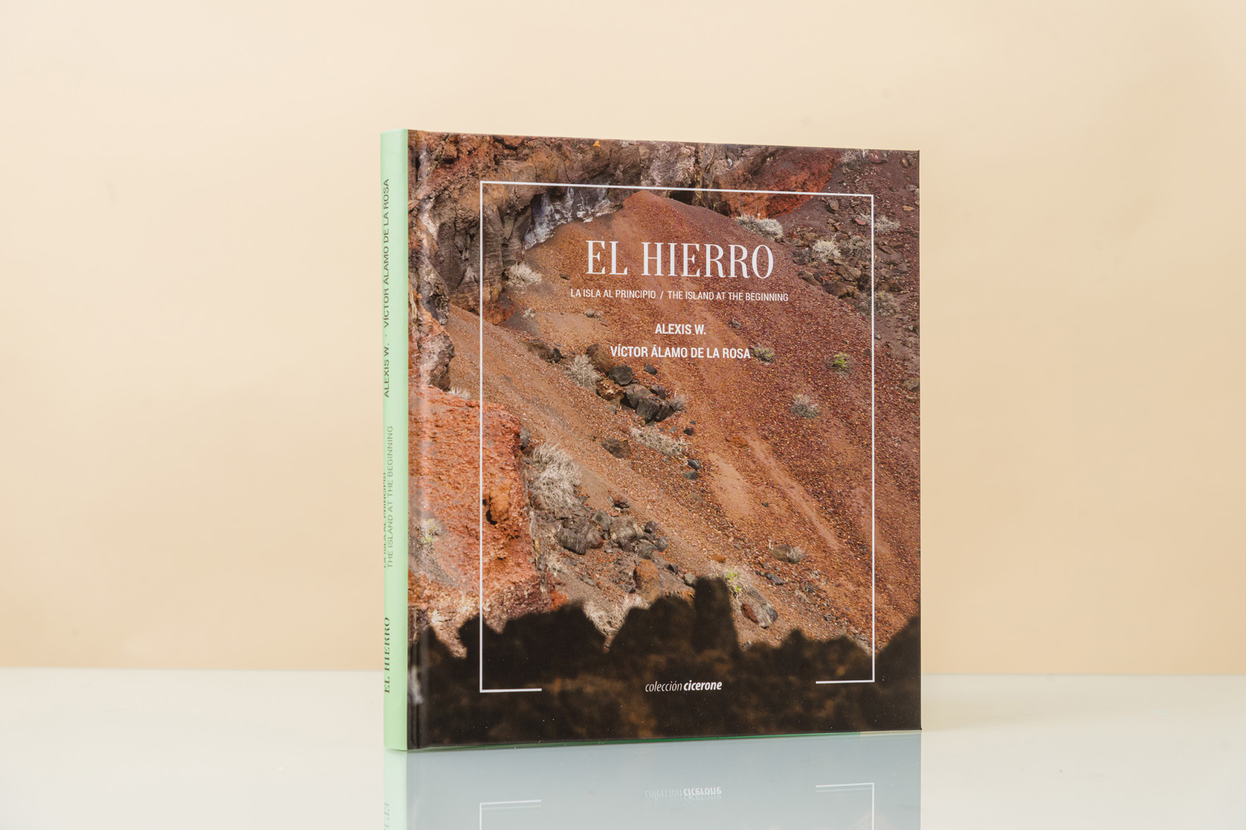 “La isla al principio” una nueva visión de El Hierro, que reúne lo mejor de la fotografía de Alexis W y la literatura de Víctor Álamo de la Rosa