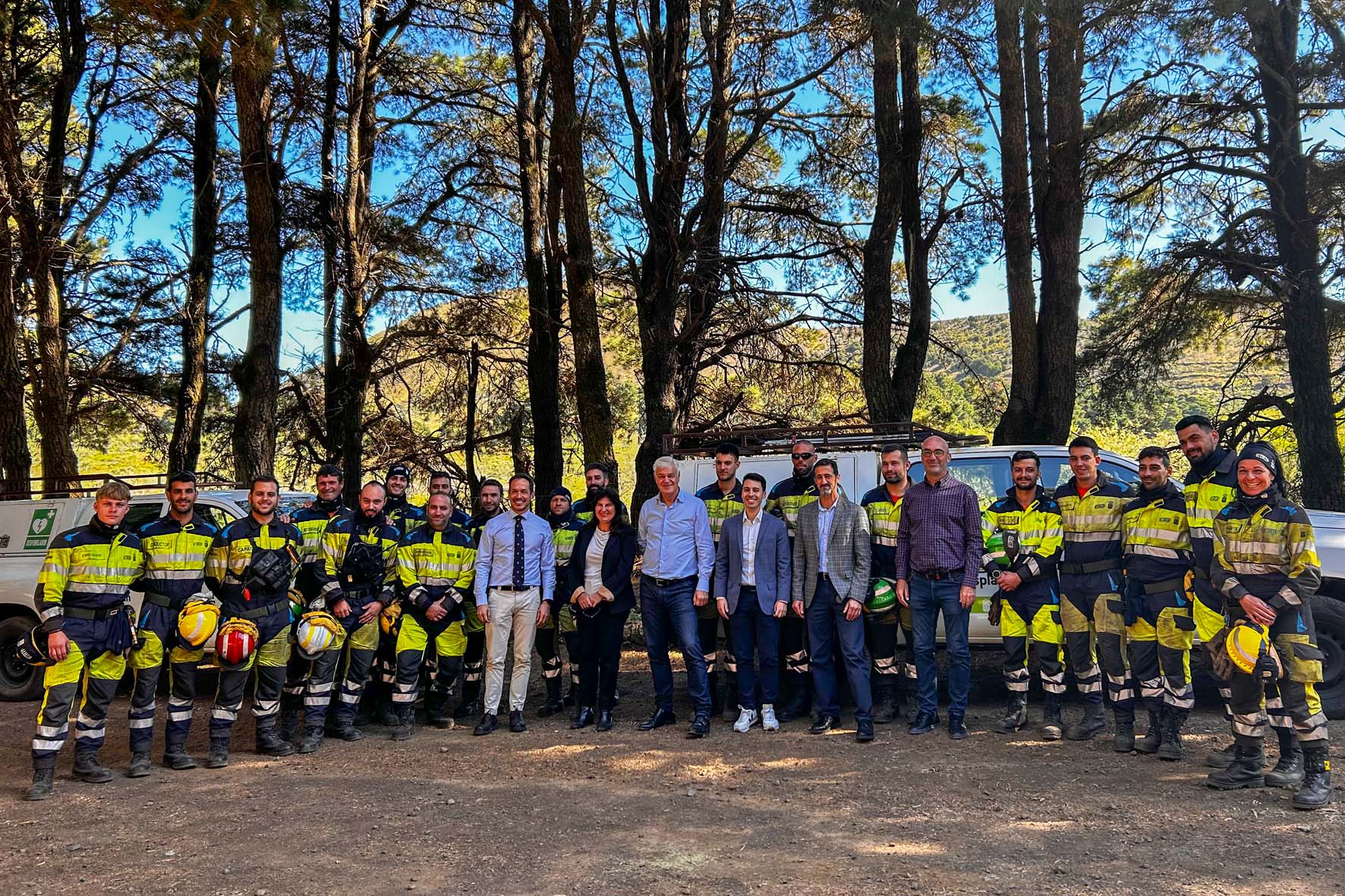 Zapata y Armas supervisan los trabajos de prevención de incendios de los equipos EIRIF en El Hierro