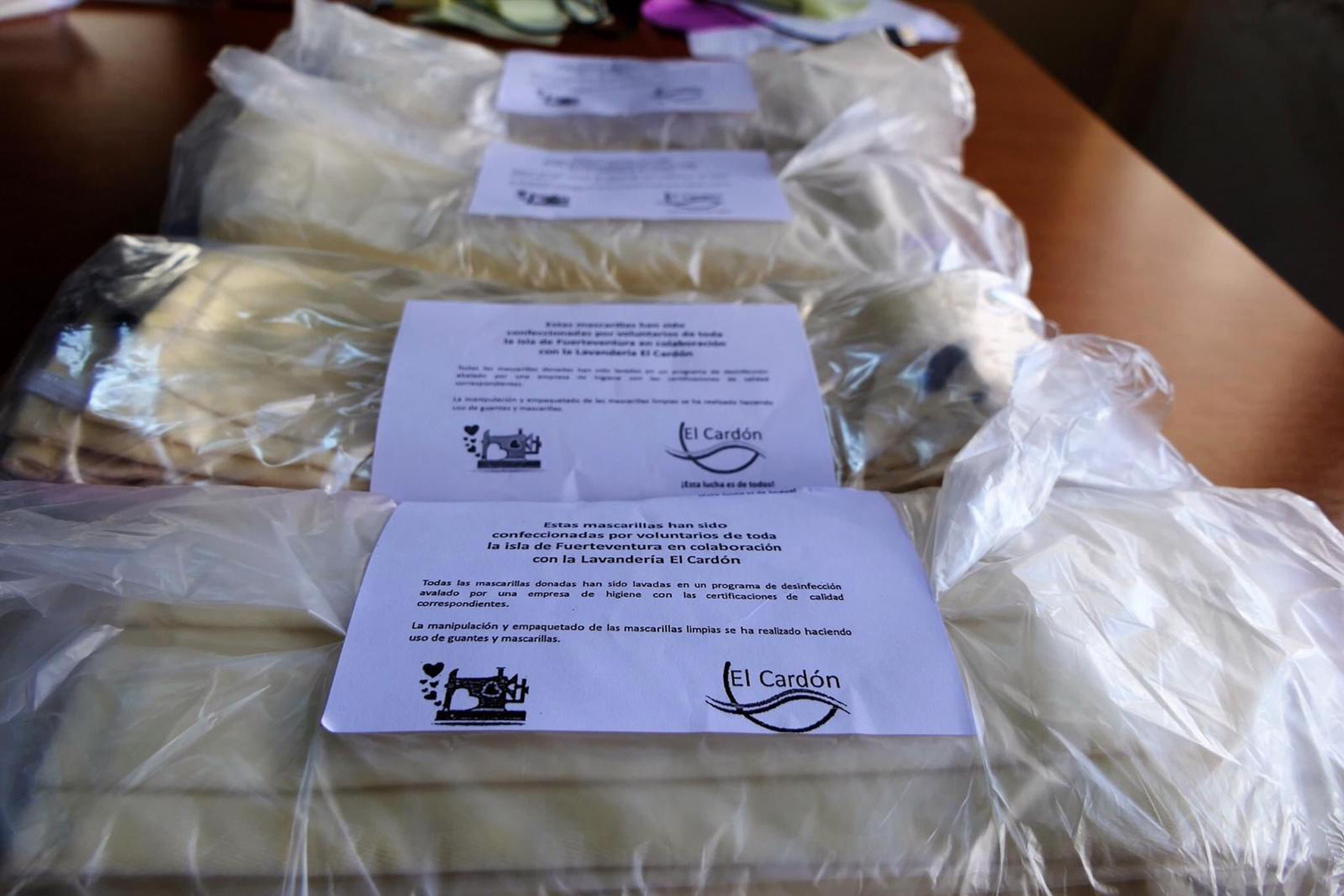 El Cabildo recibe una donación 2000 mascarillas de confección artesanal