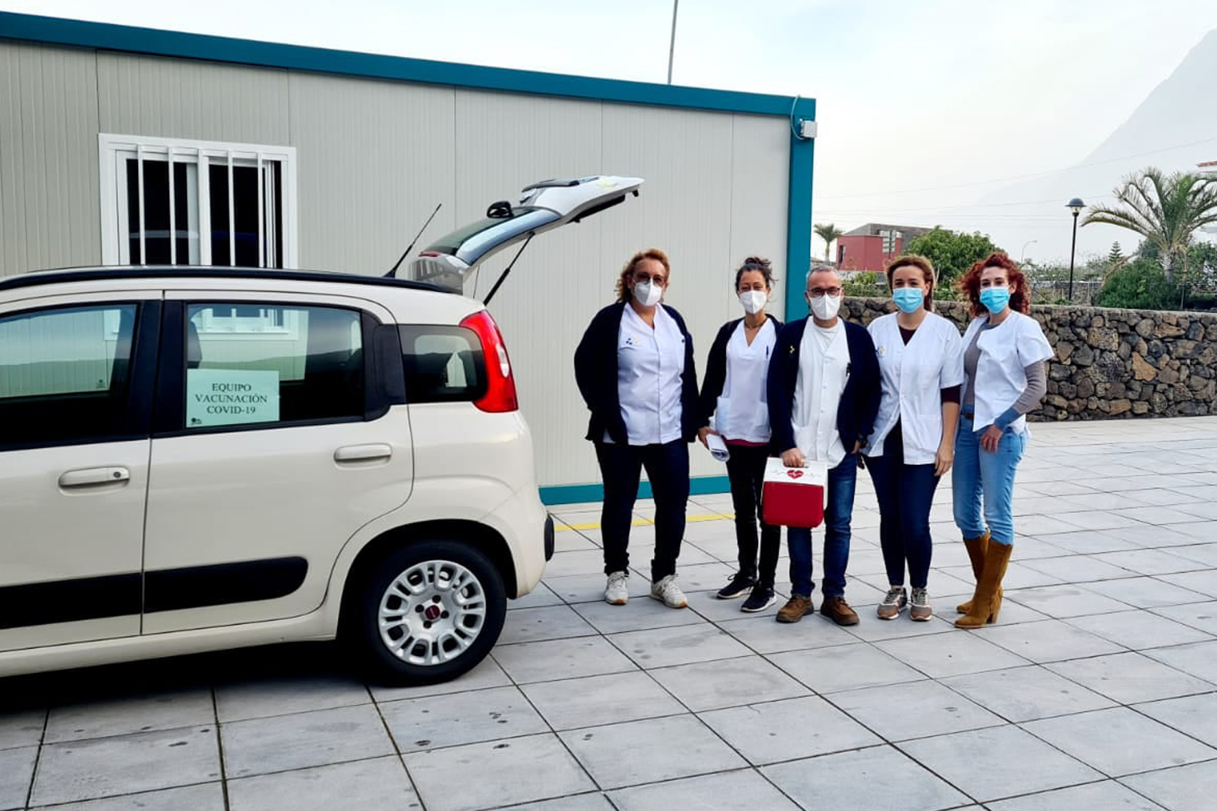 Sanidad inicia la administración de vacunas contra la COVID-19 en domicilios de grandes dependientes en El Hierro