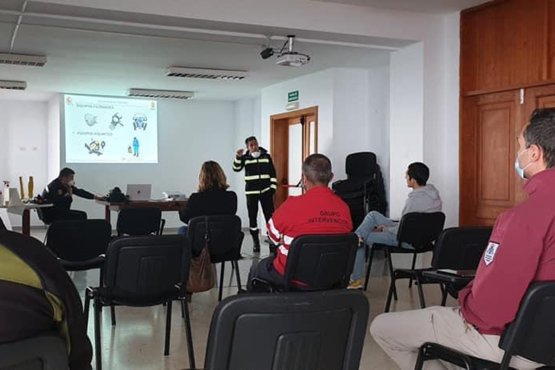 La UME imparte un curso de formación sobre desinfección de superficies a personal del área de Medio Ambiente del Cabildo