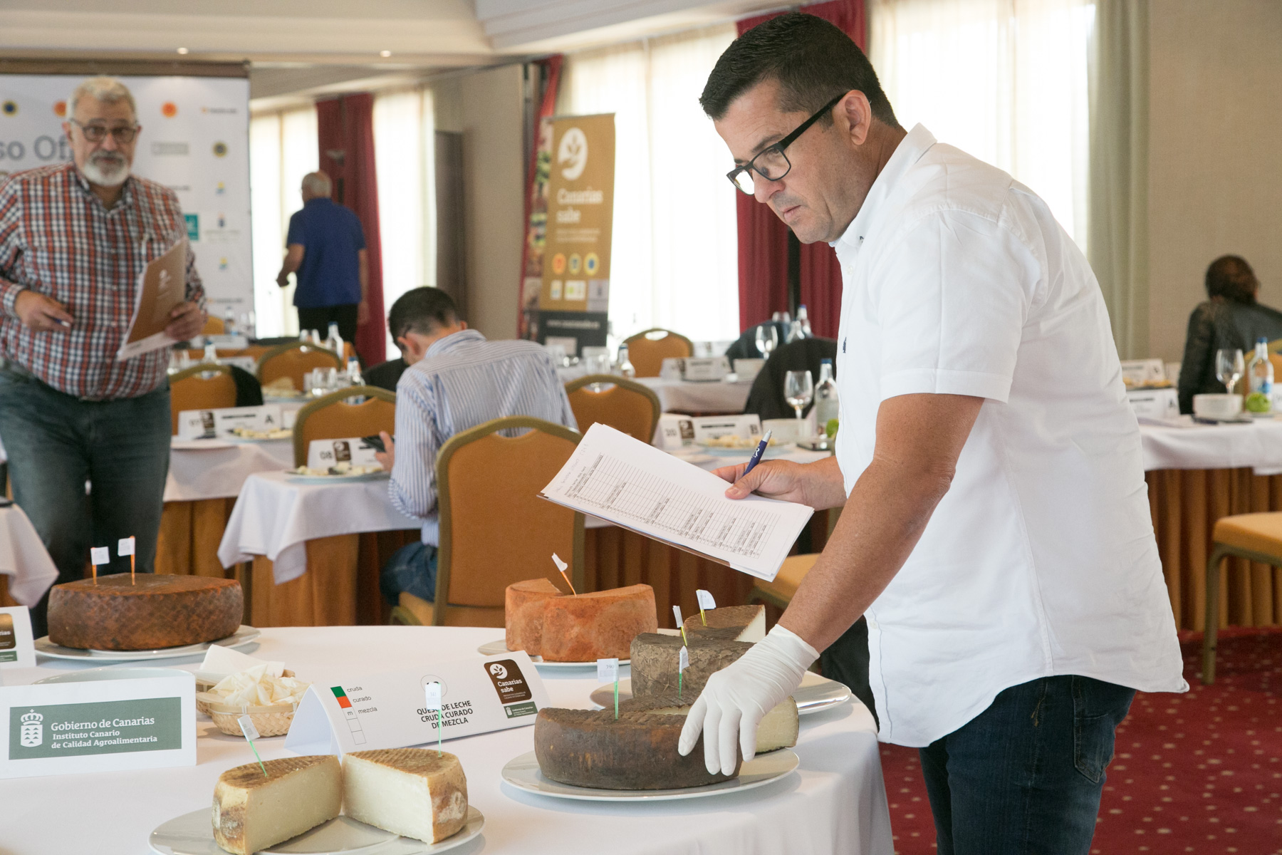 Dos quesos de El Hierro compiten en la fase final del Concurso Oficial de Quesos Agrocanarias 2018