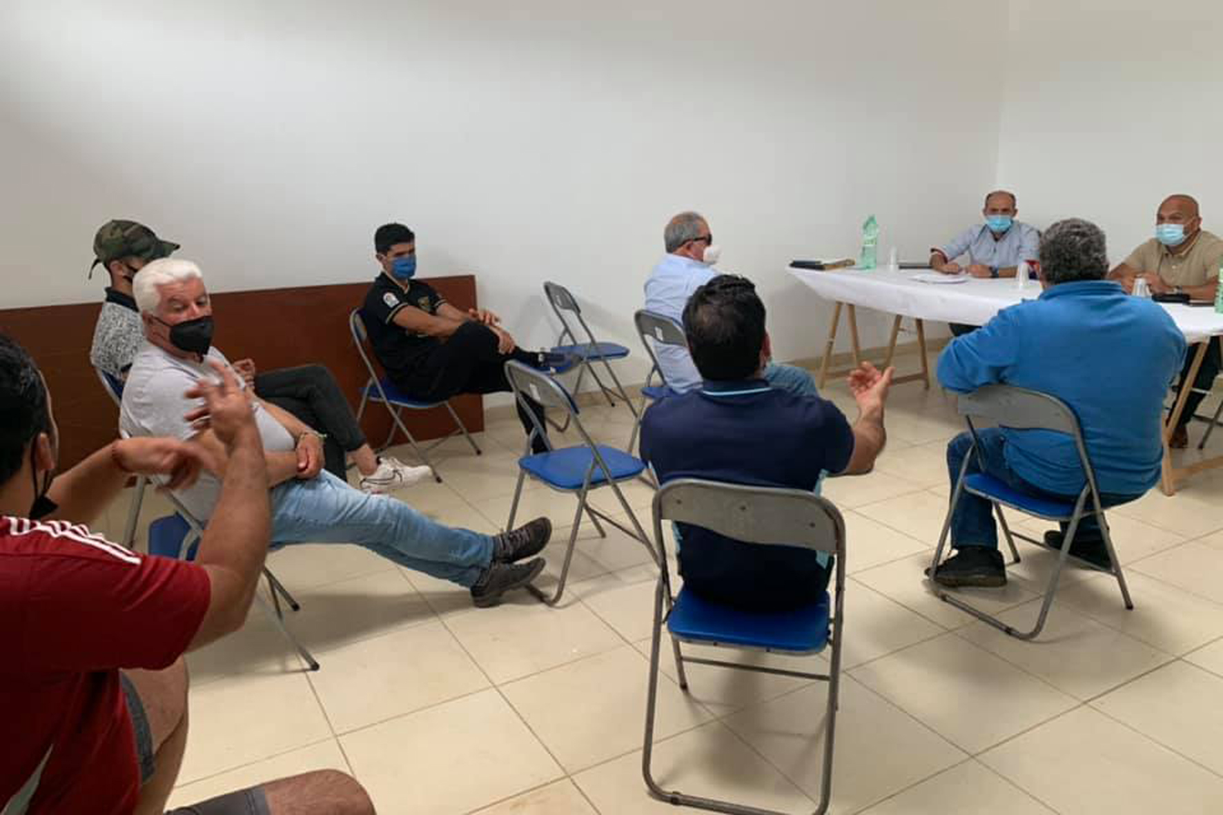 La Consejería de Medio Rural hace entrega de cerca de 200 kilos de piensos para los caballos al Club Hípico Las Chamuscadas
