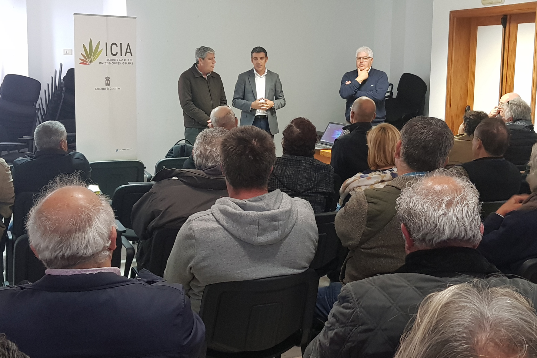 Gobierno de Canarias y El Cabildo de El Hierro forman a agricultores en el cultivo sostenible de tunos y aguacates