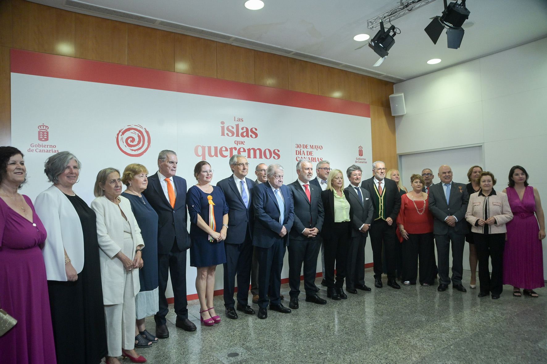 La pediatra María Teresa Cotonat Vives, recibe la Medalla de Oro de Canarias en el día de la Comunidad