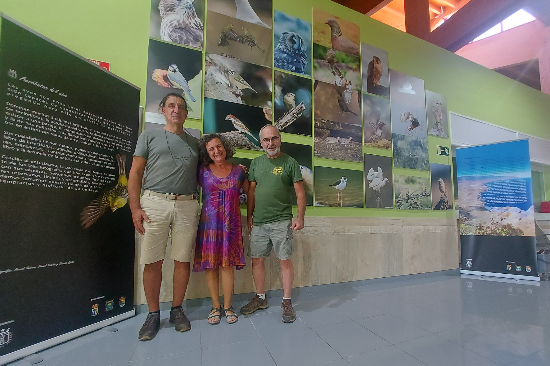 El Aeropuerto de los Cangrejos acoge la exposición fotográfica de la avifauna herreña “Acróbatas del aire”